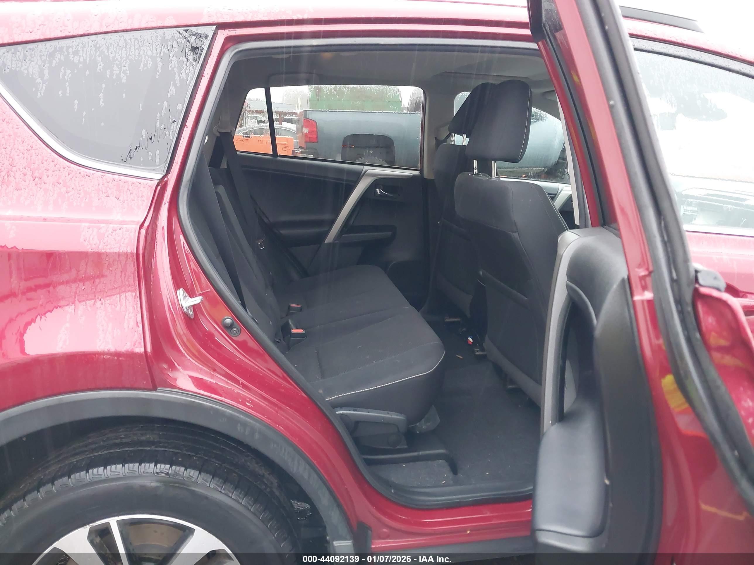 TOYOTA RAV4 image 8