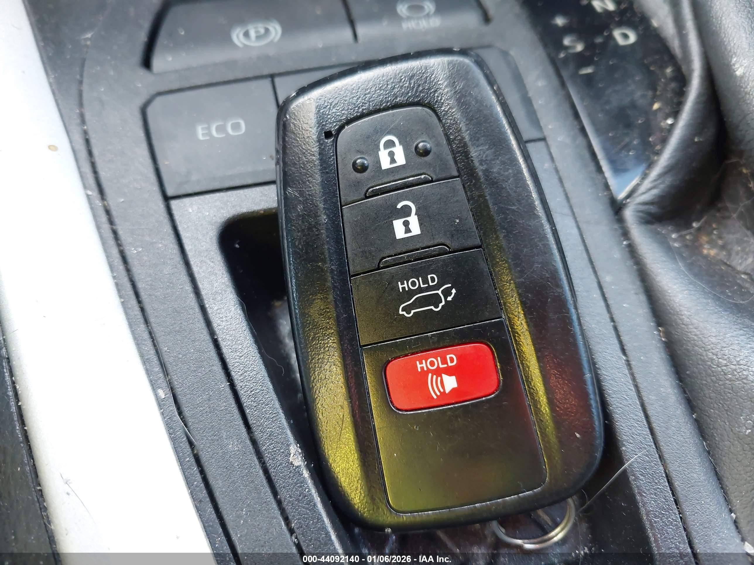 TOYOTA RAV4 image 11