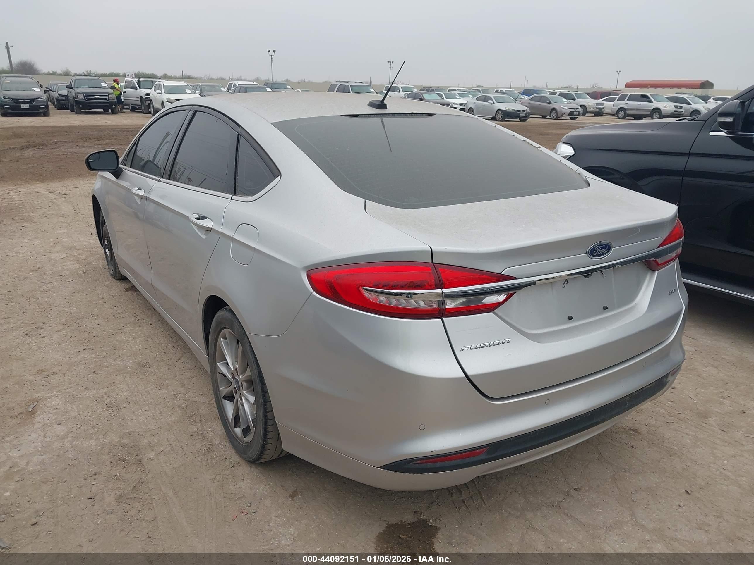 FORD FUSION image 3