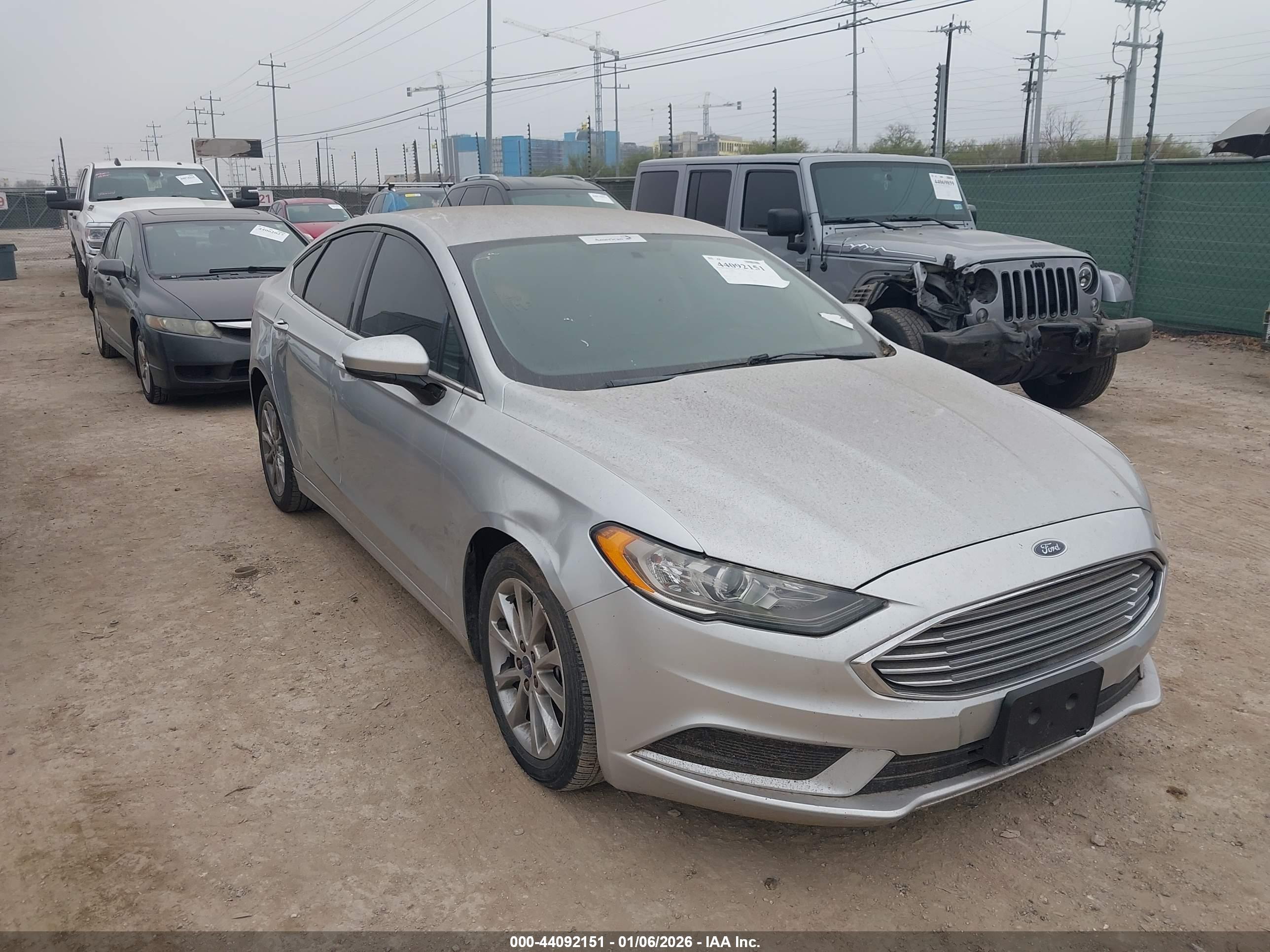FORD FUSION image 6