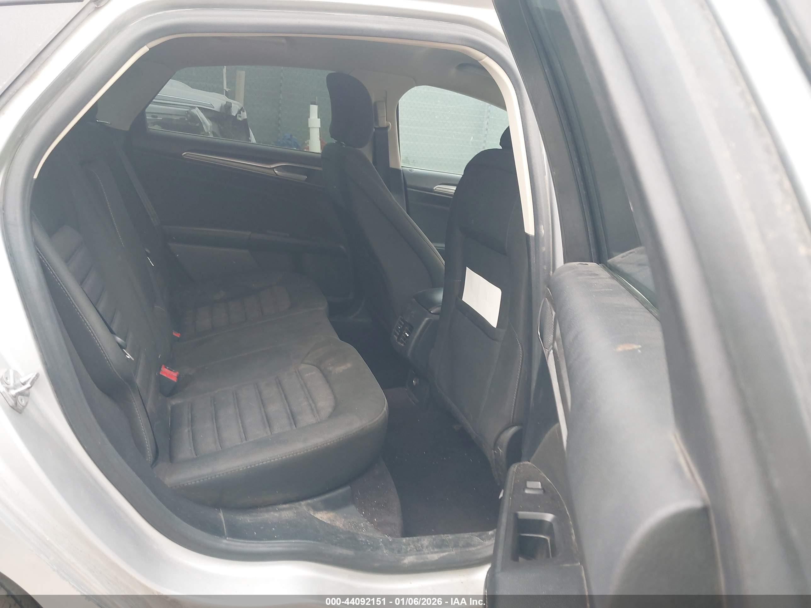 FORD FUSION image 8