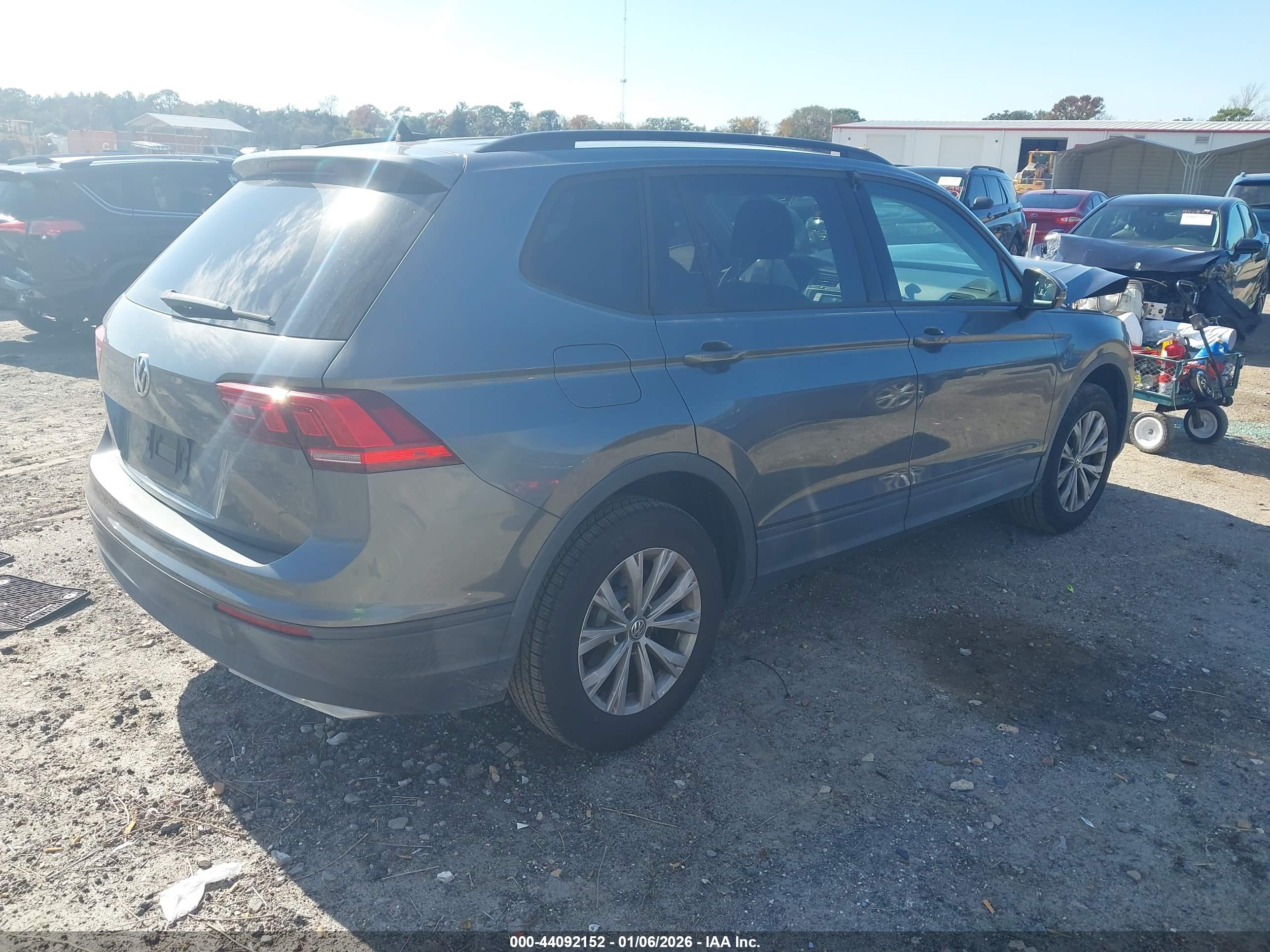 VOLKSWAGEN TIGUAN image 4