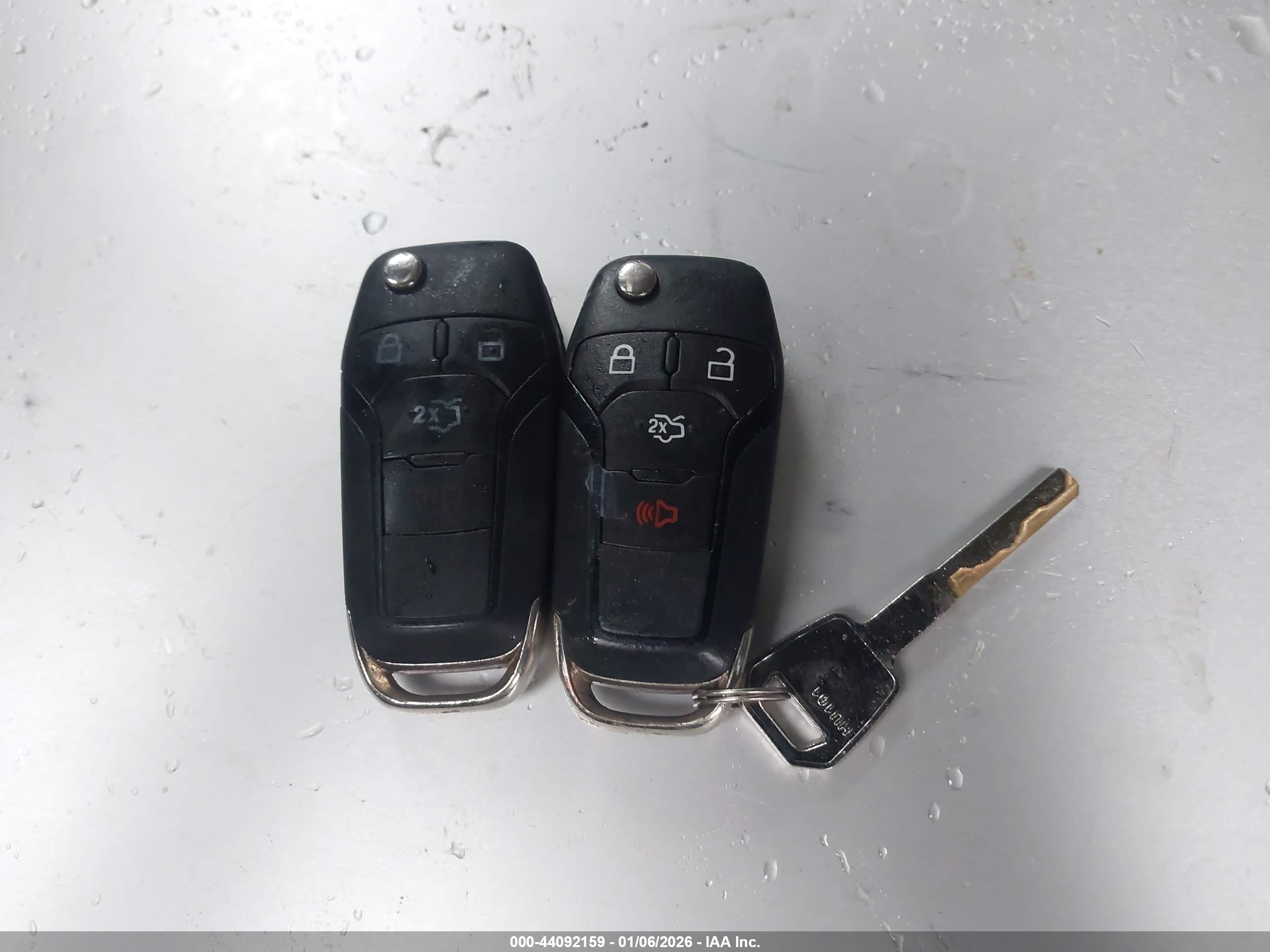 FORD FUSION image 11