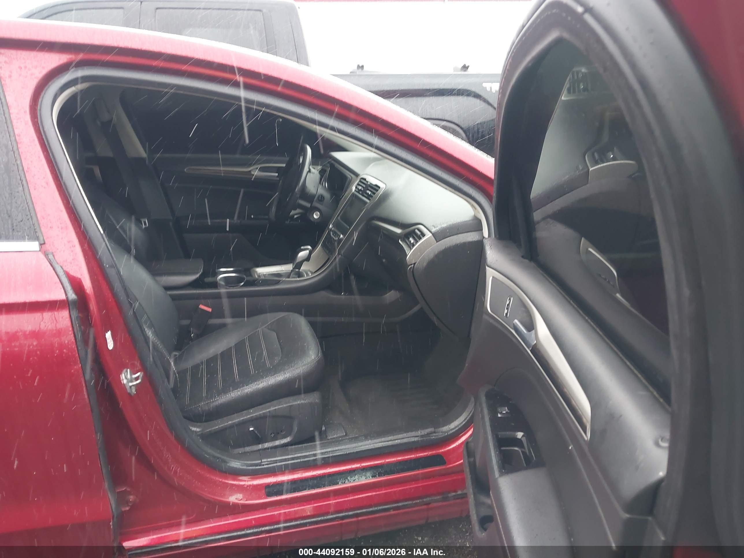 FORD FUSION image 5