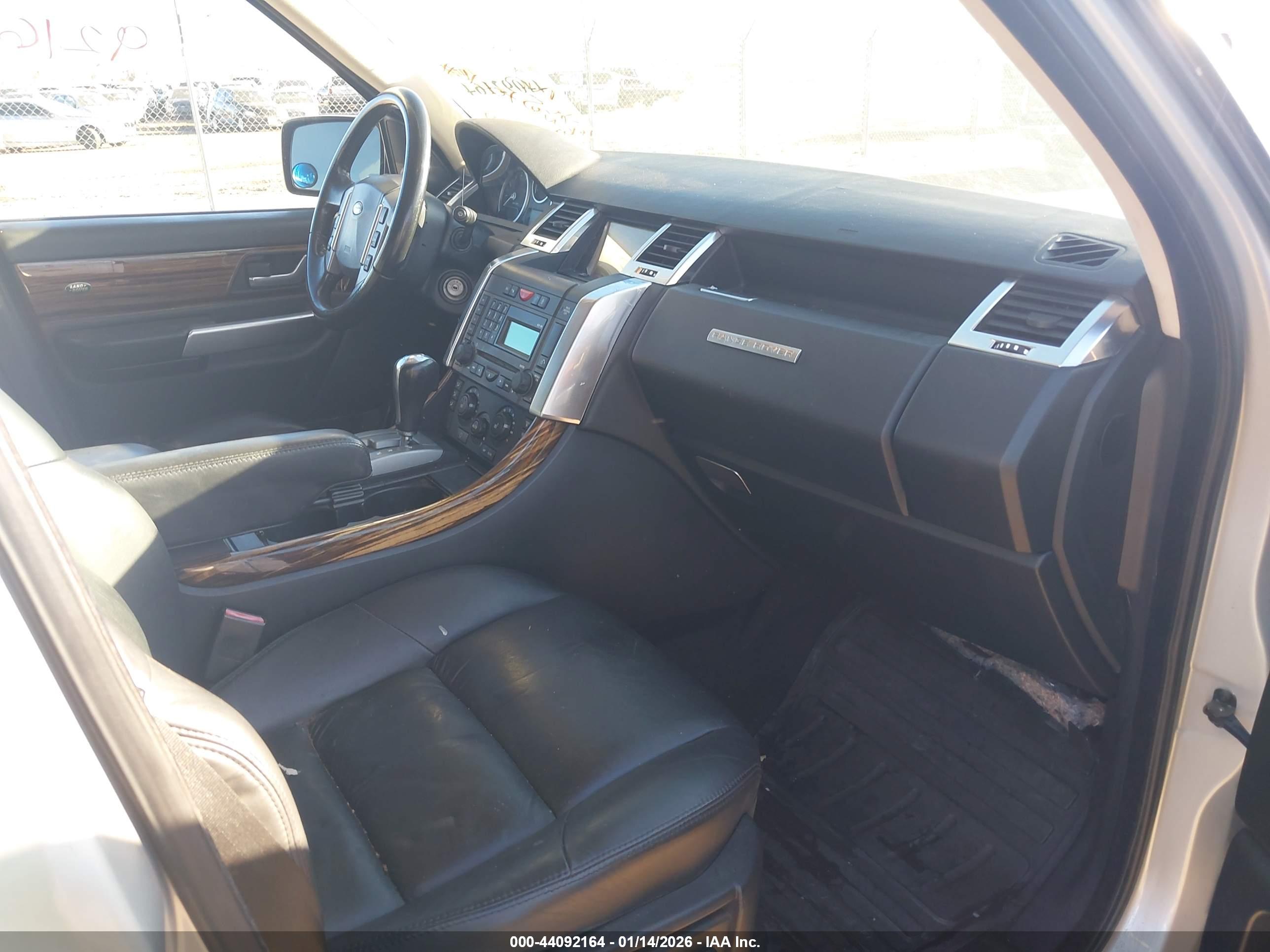 LAND ROVER image 5