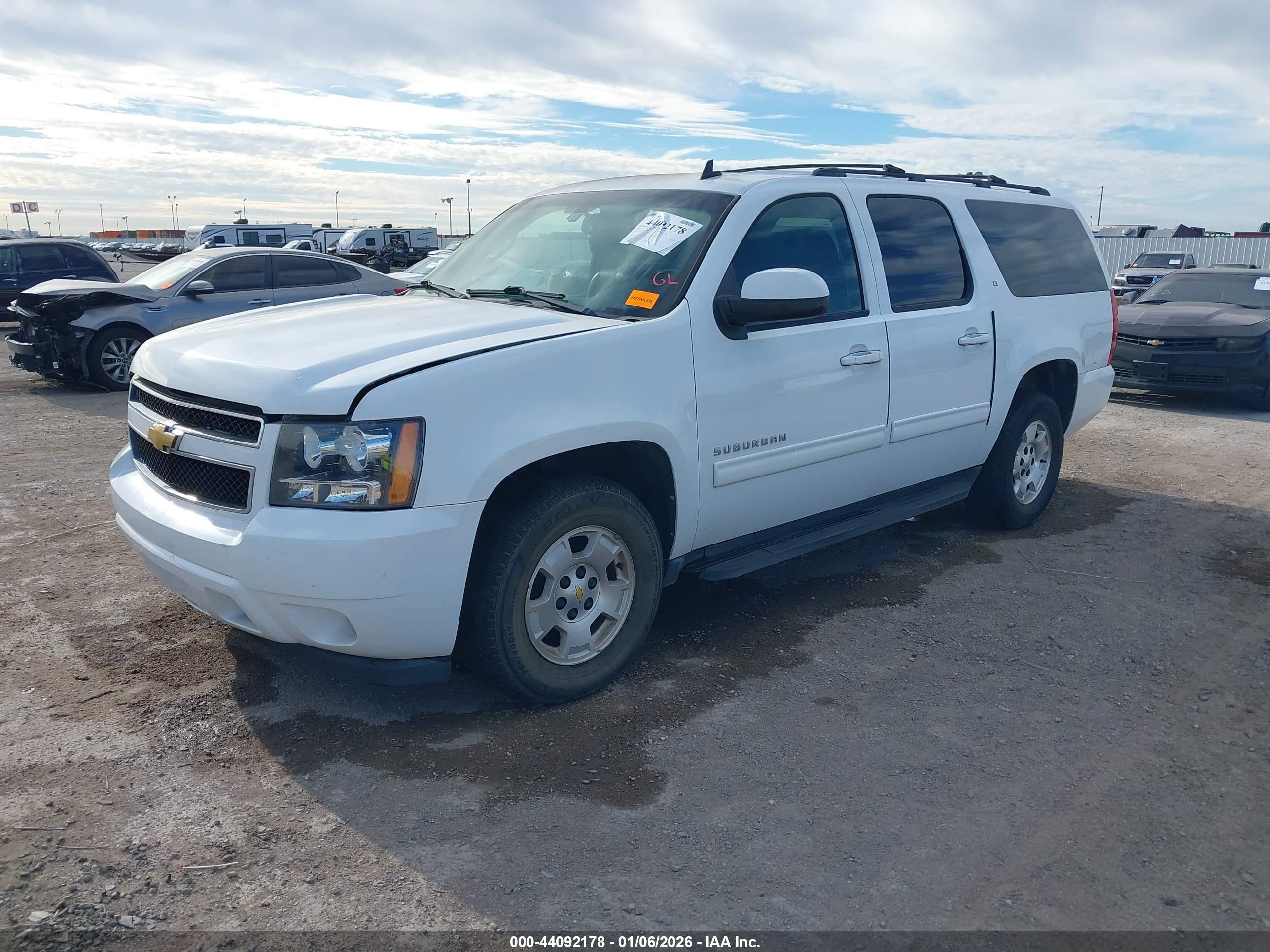 CHEVROLET SUBURBAN image 2