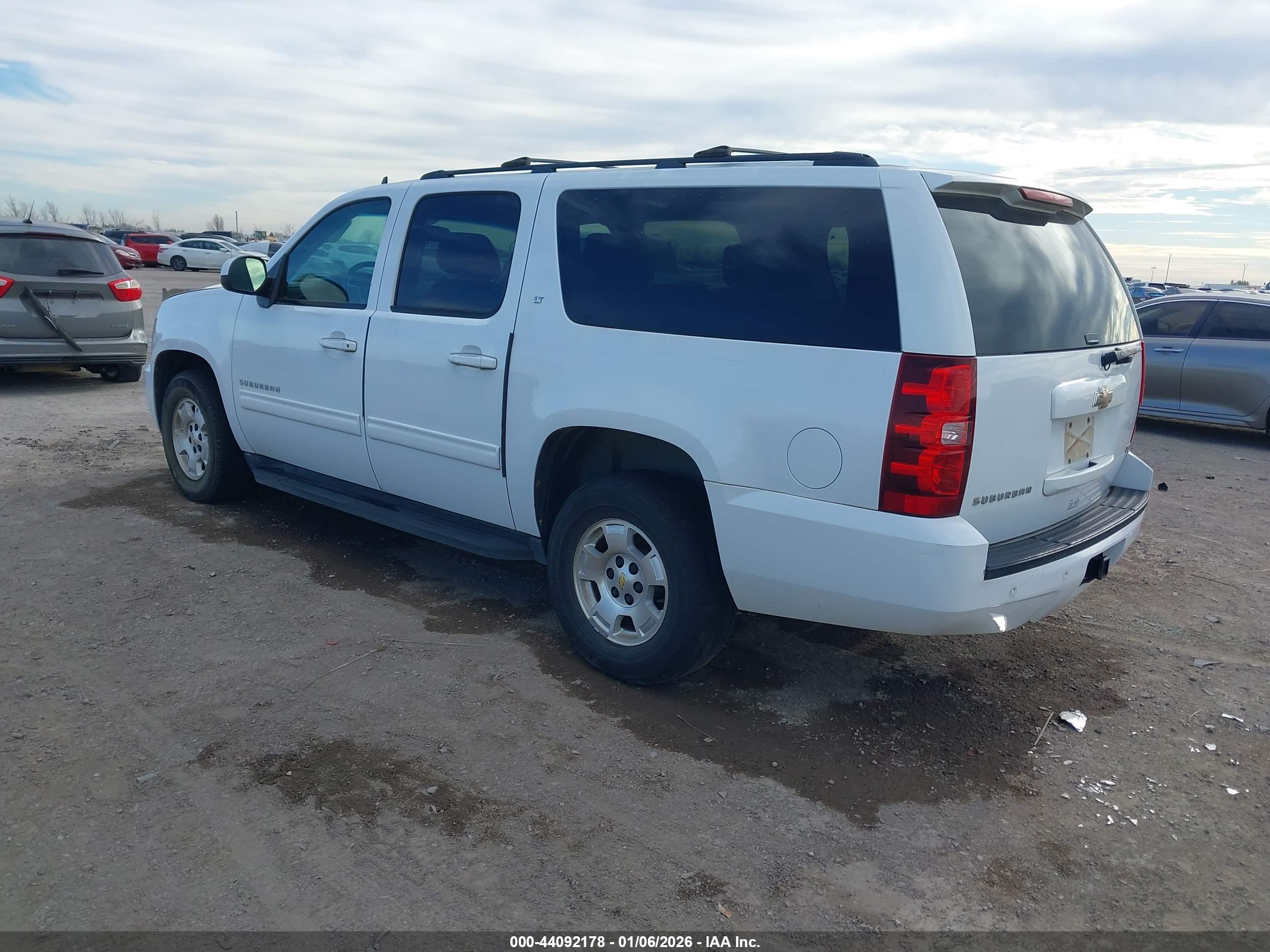 CHEVROLET SUBURBAN image 3