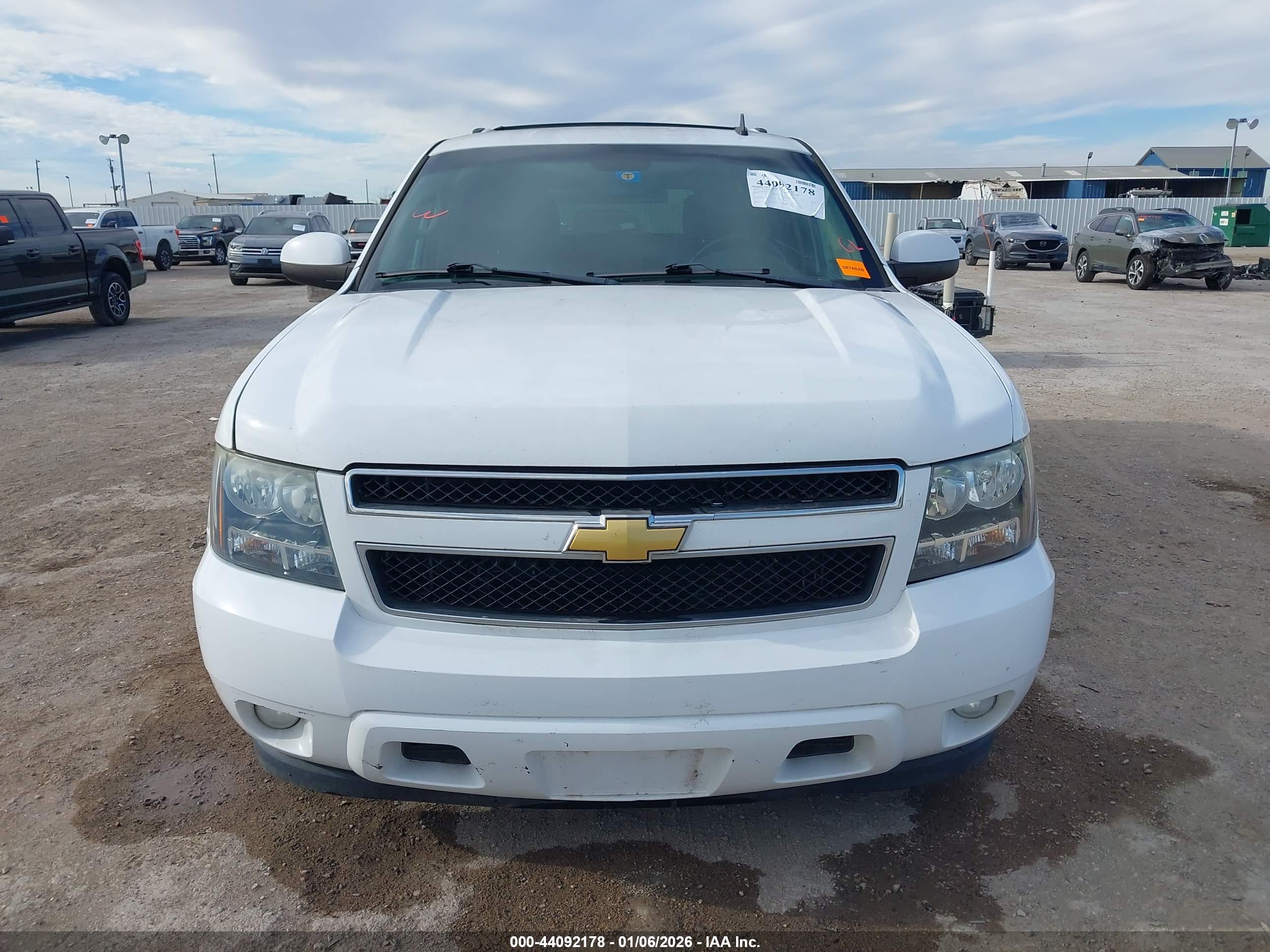 CHEVROLET SUBURBAN image 6
