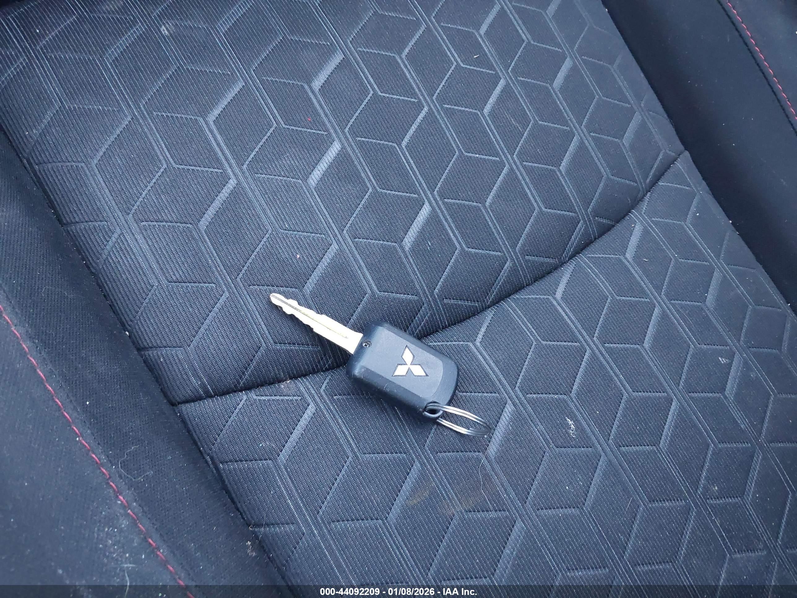 MITSUBISHI OUTLANDER image 11