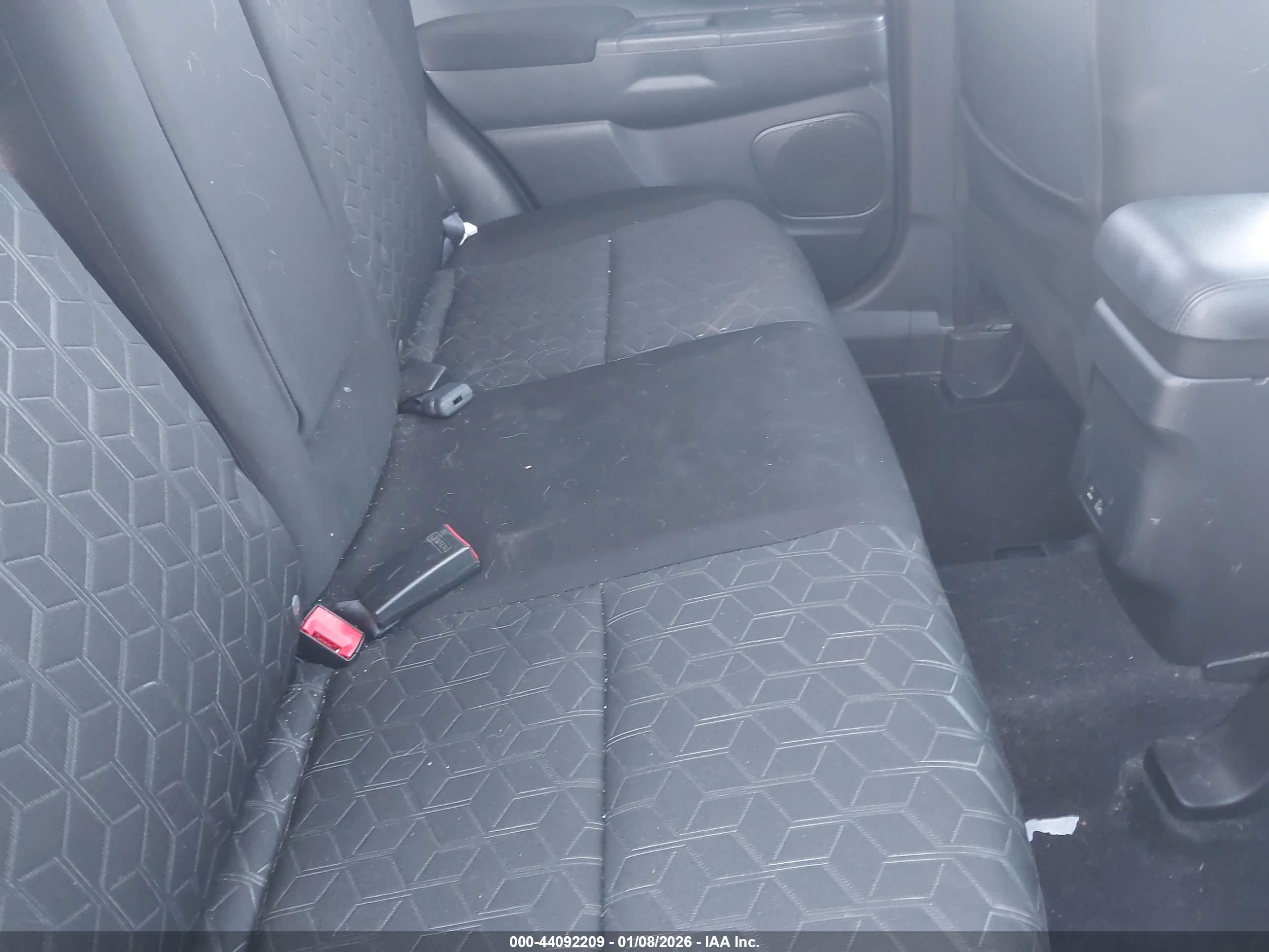 MITSUBISHI OUTLANDER image 8