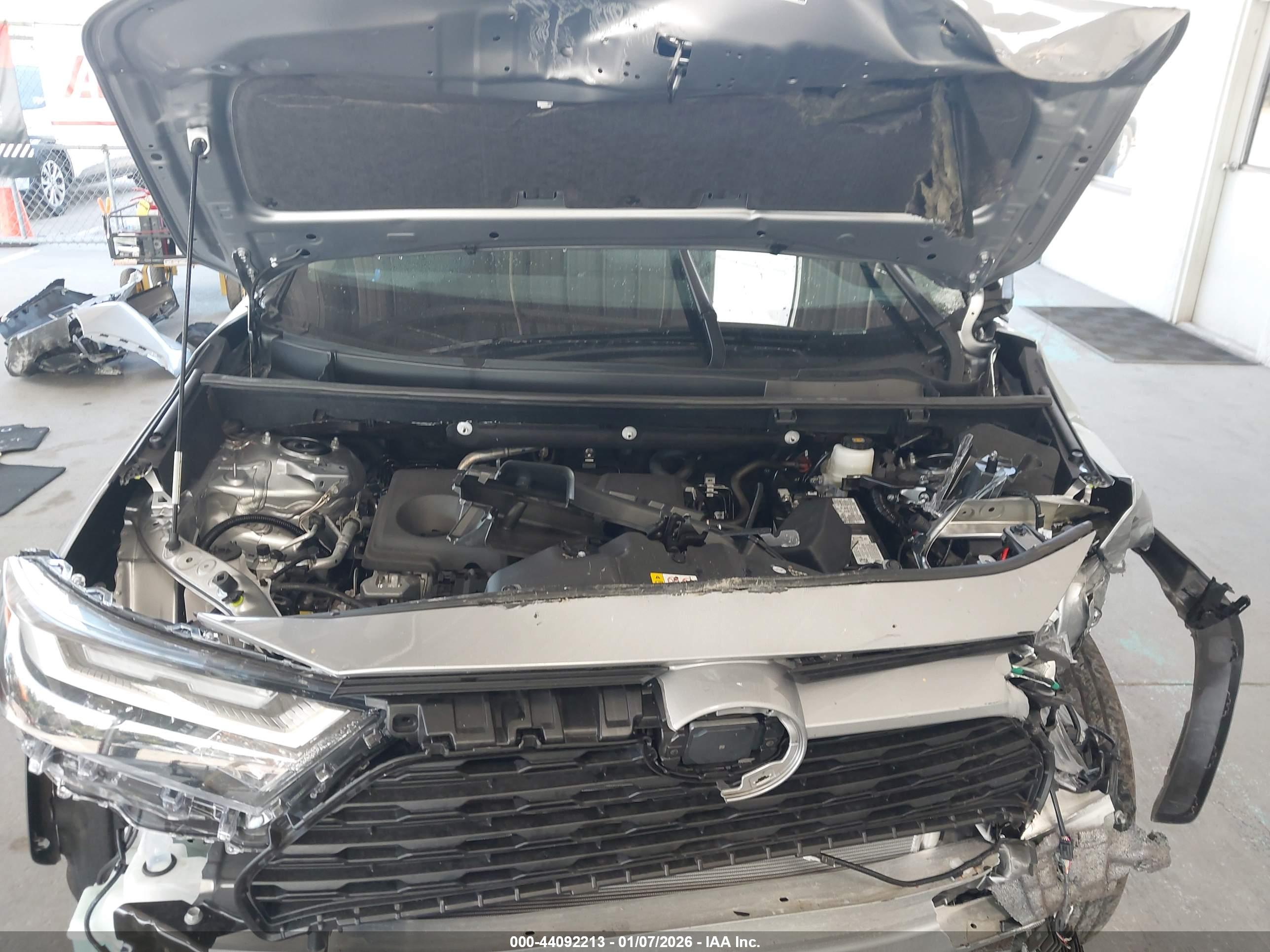 TOYOTA RAV4 image 10