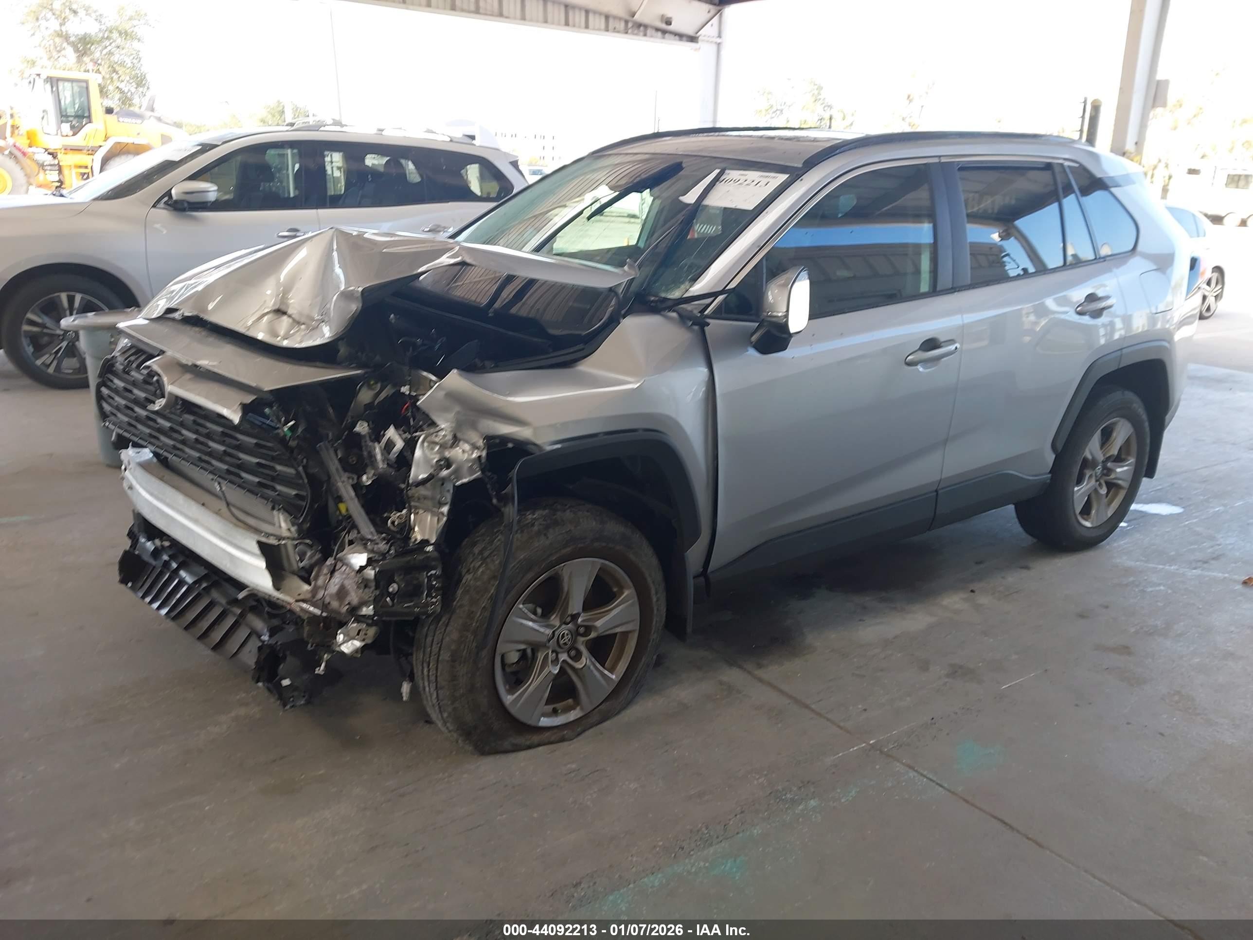 TOYOTA RAV4 image 2