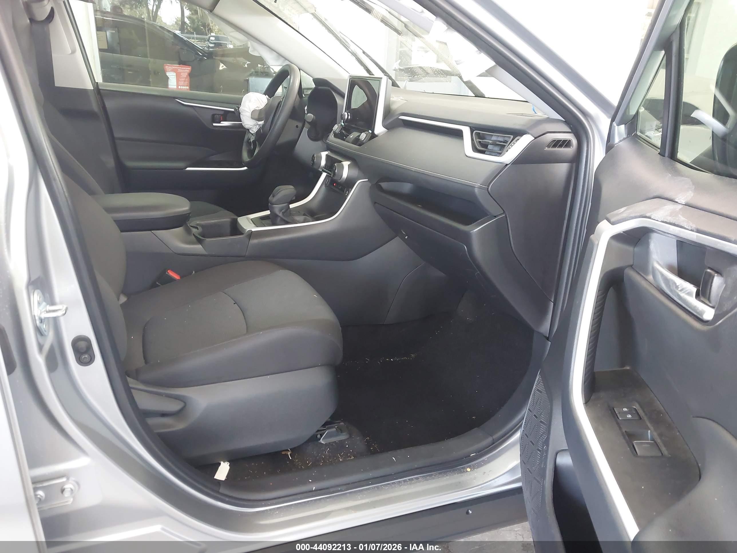 TOYOTA RAV4 image 5