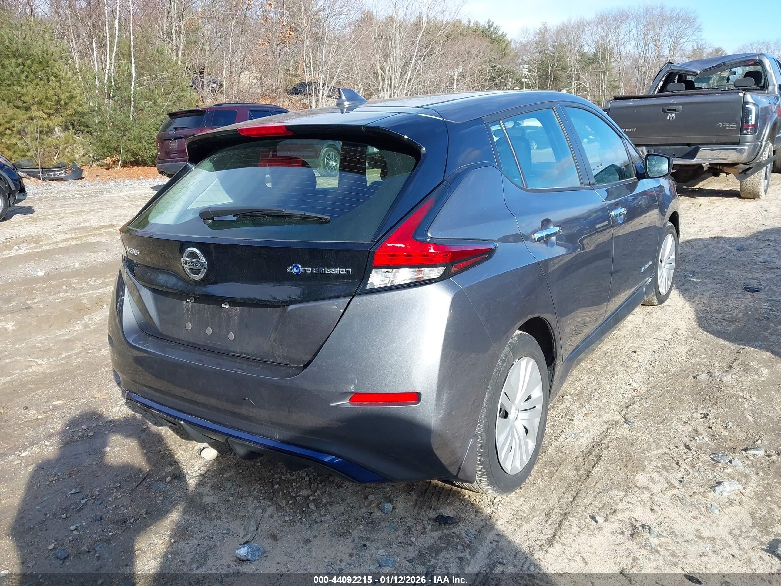 NISSAN LEAF image 4