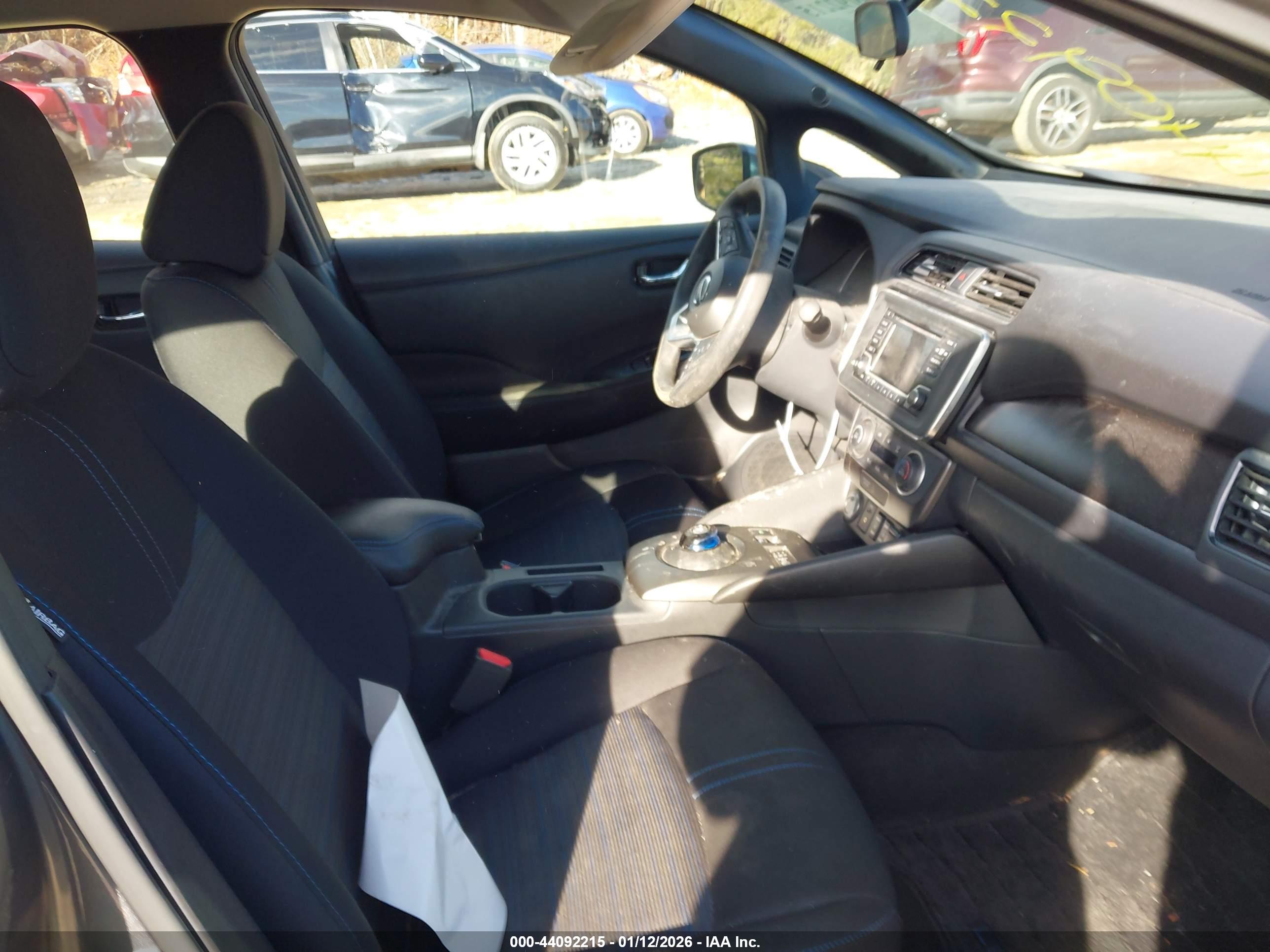 NISSAN LEAF image 5