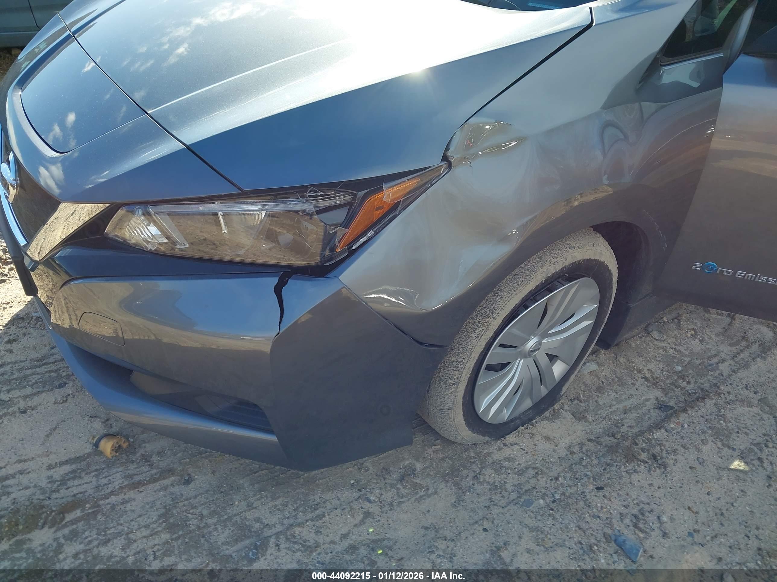 NISSAN LEAF image 6