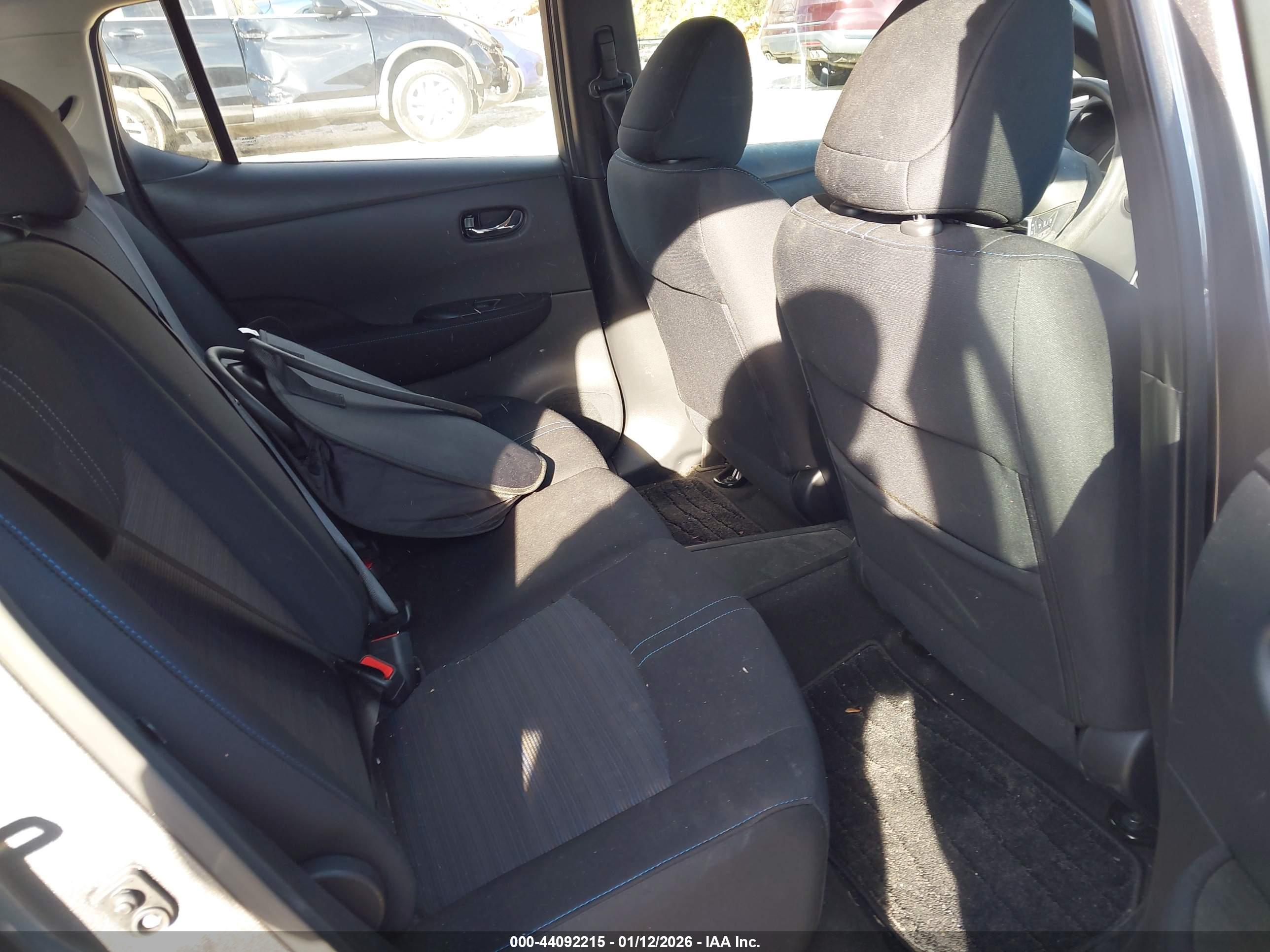 NISSAN LEAF image 8