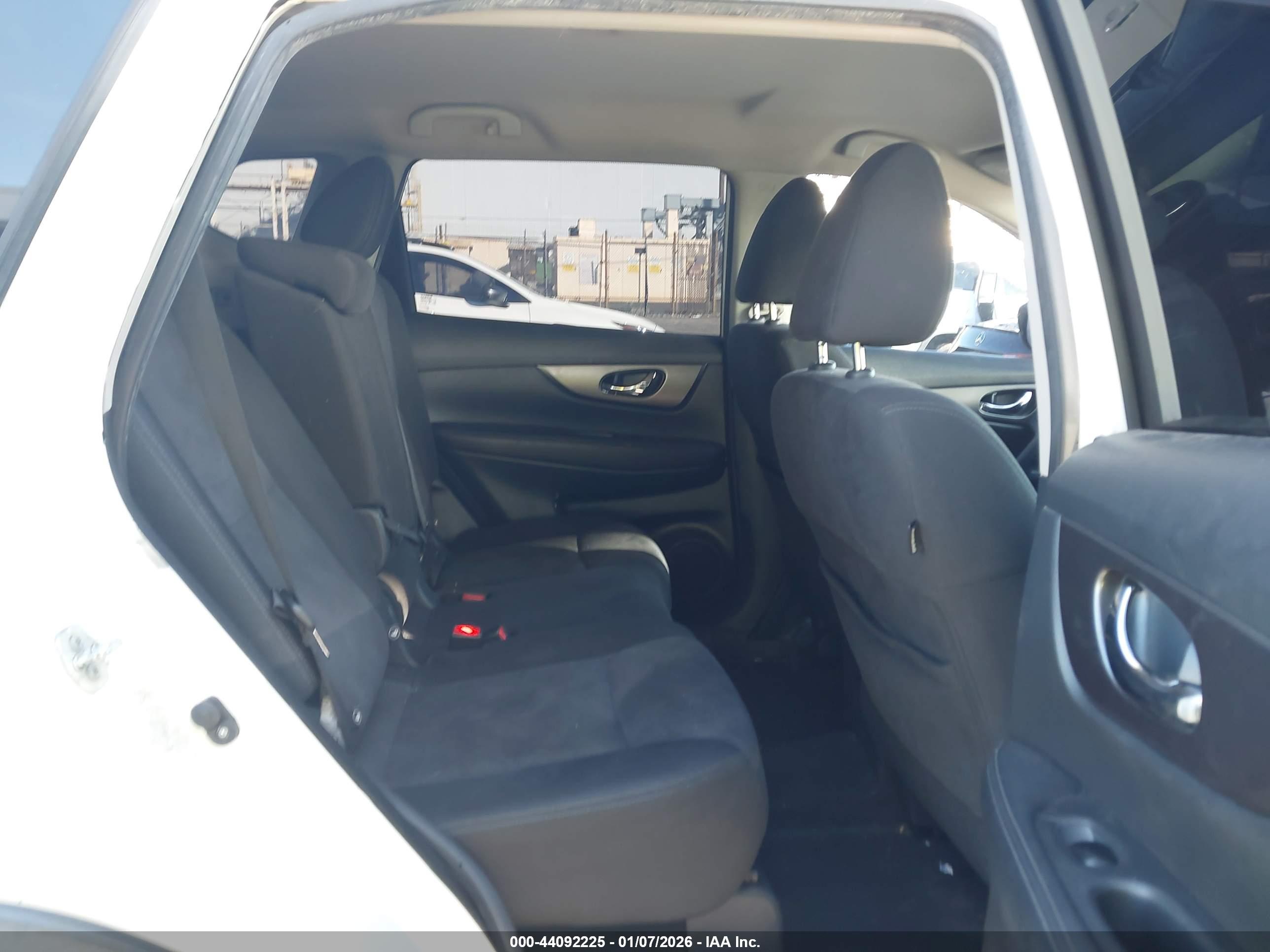 NISSAN ROGUE image 8