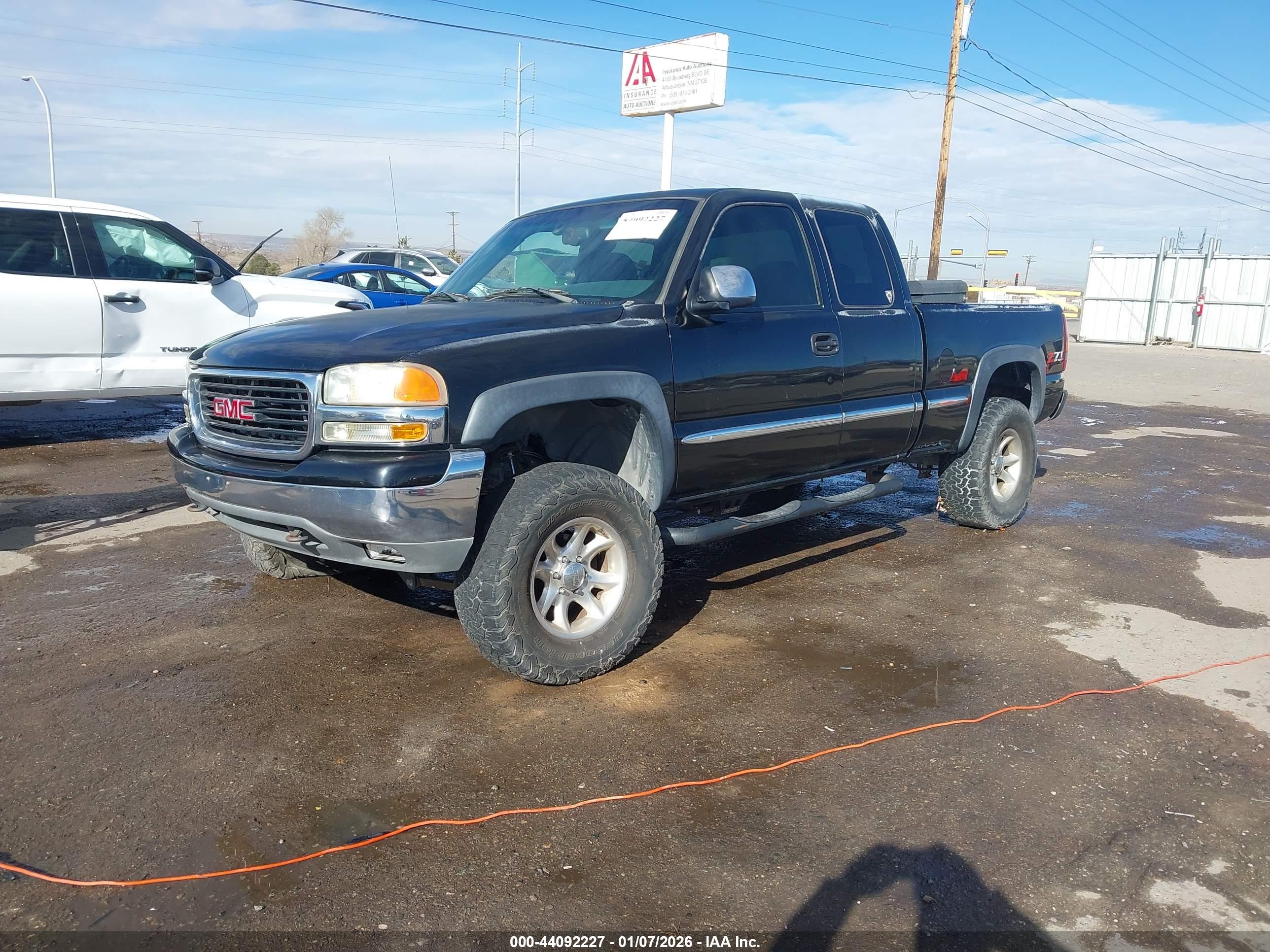 GMC SIERRA image 2