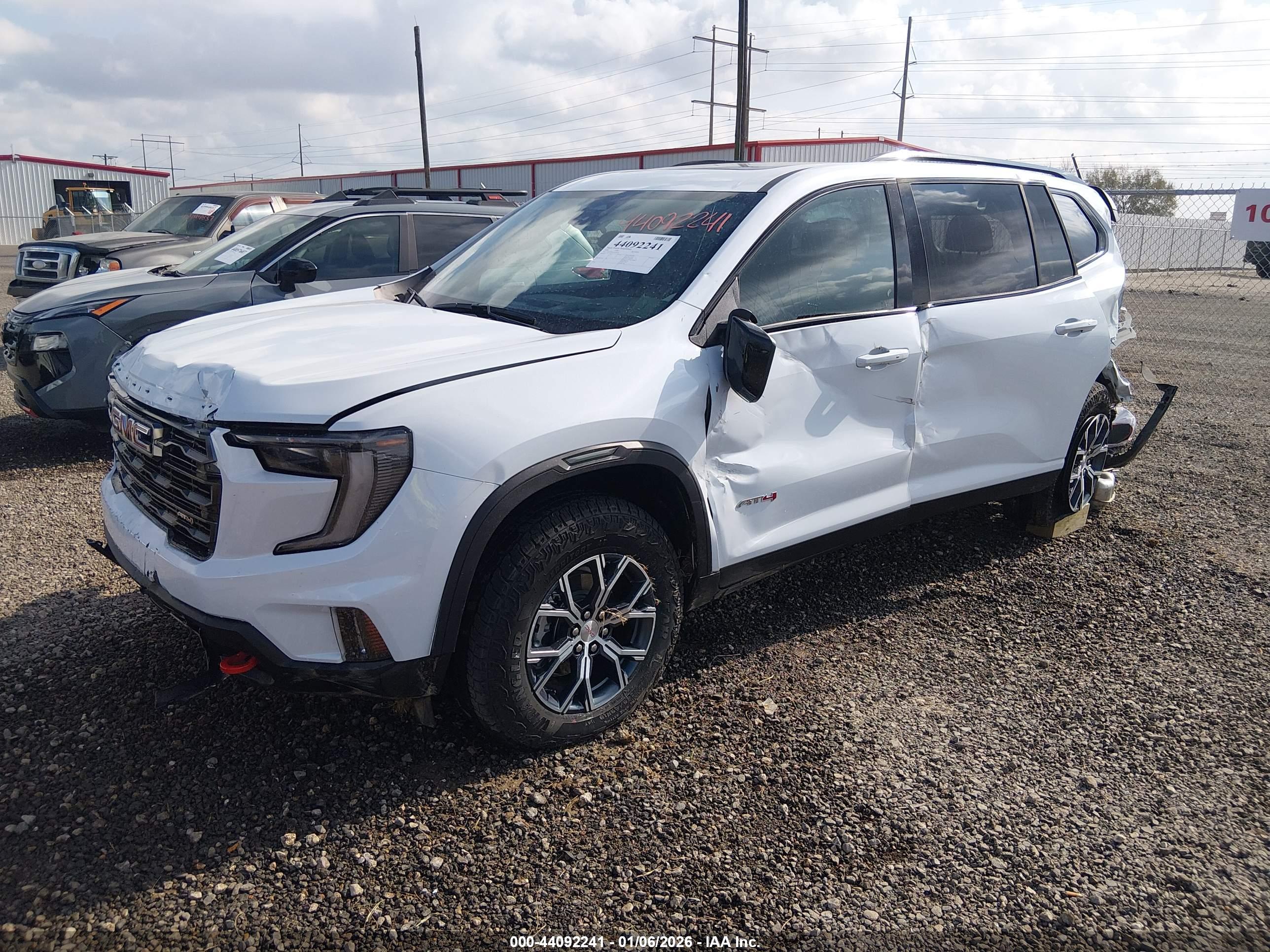 GMC ACADIA image 2
