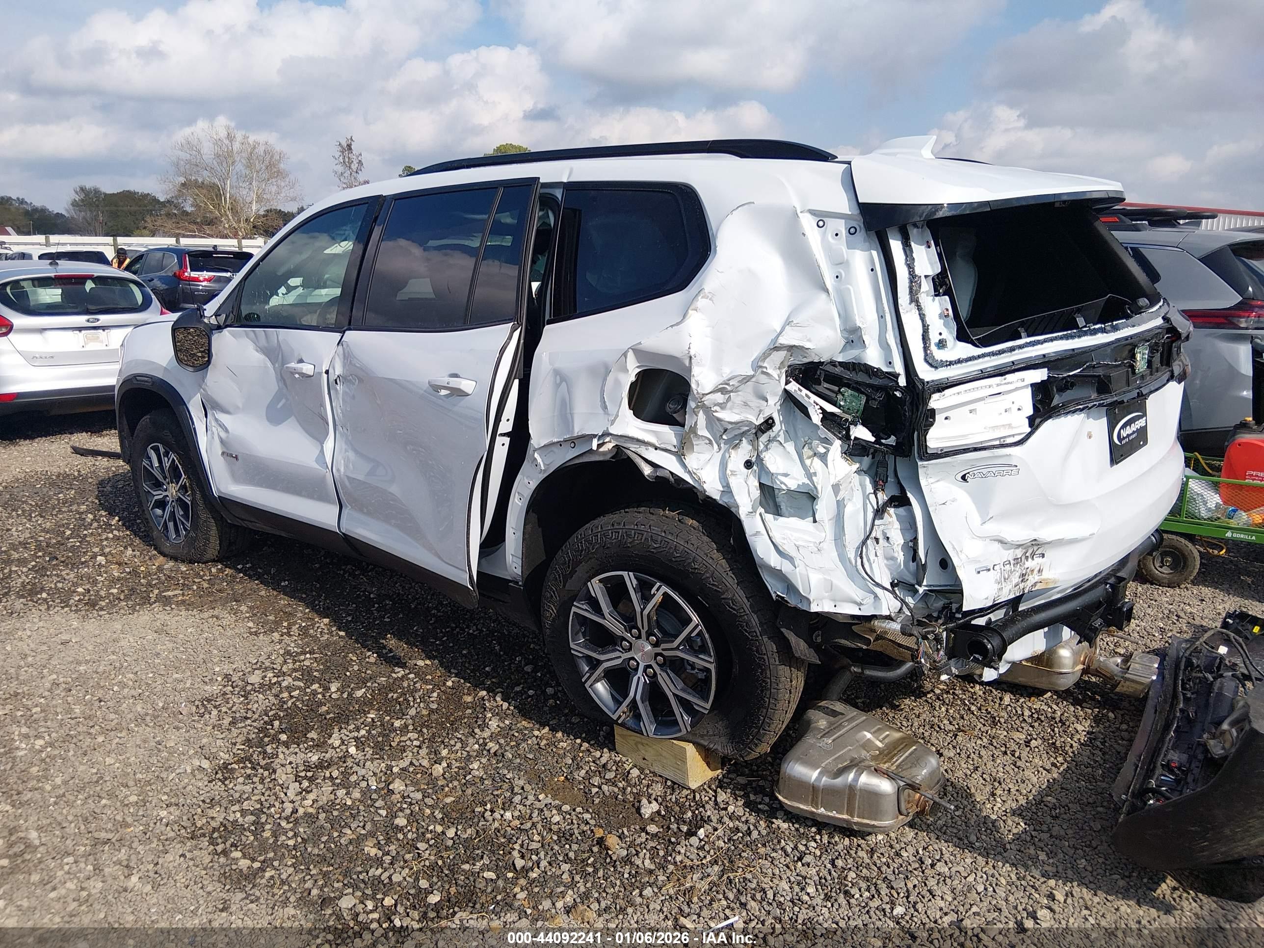 GMC ACADIA image 3