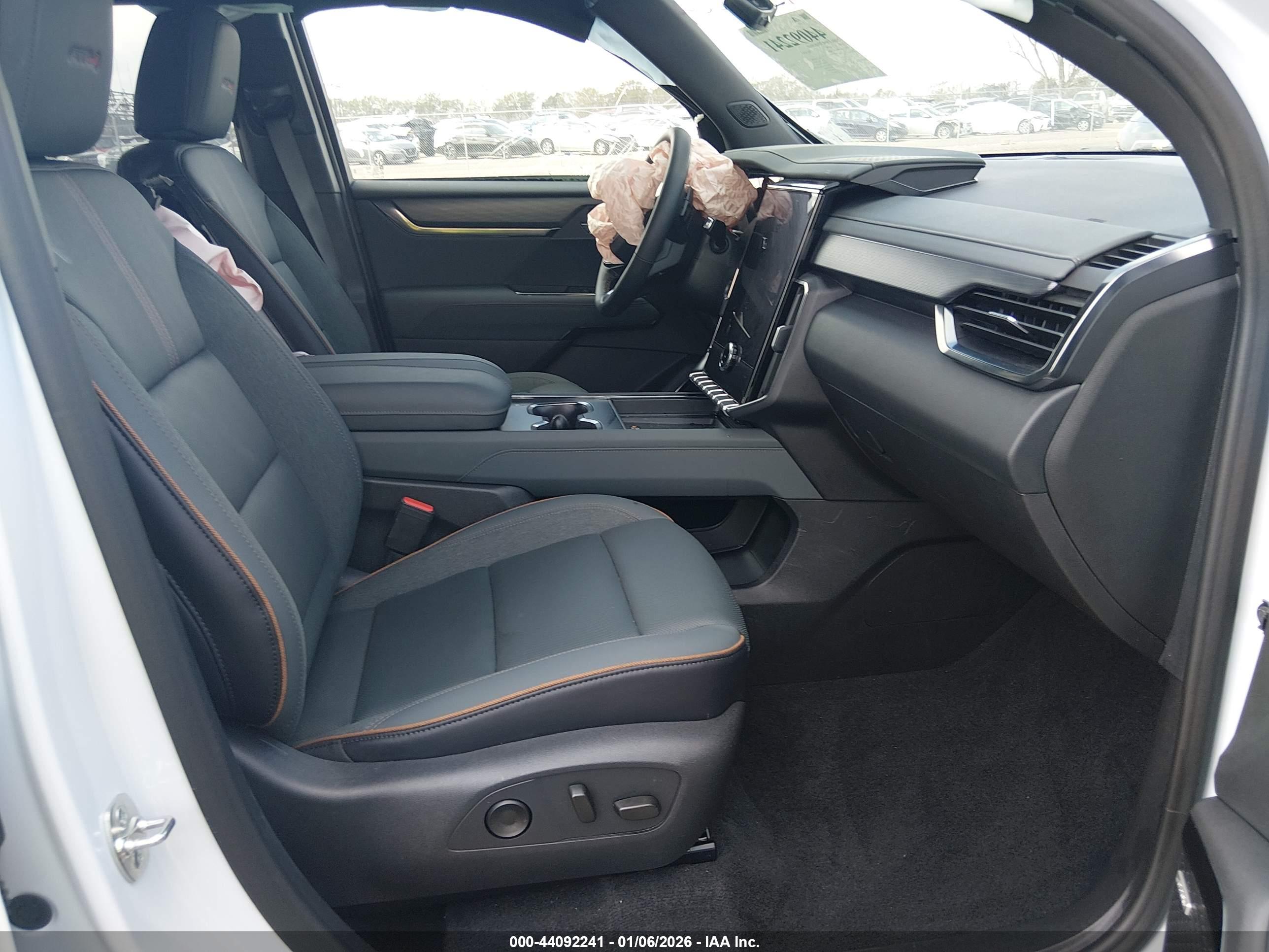GMC ACADIA image 5