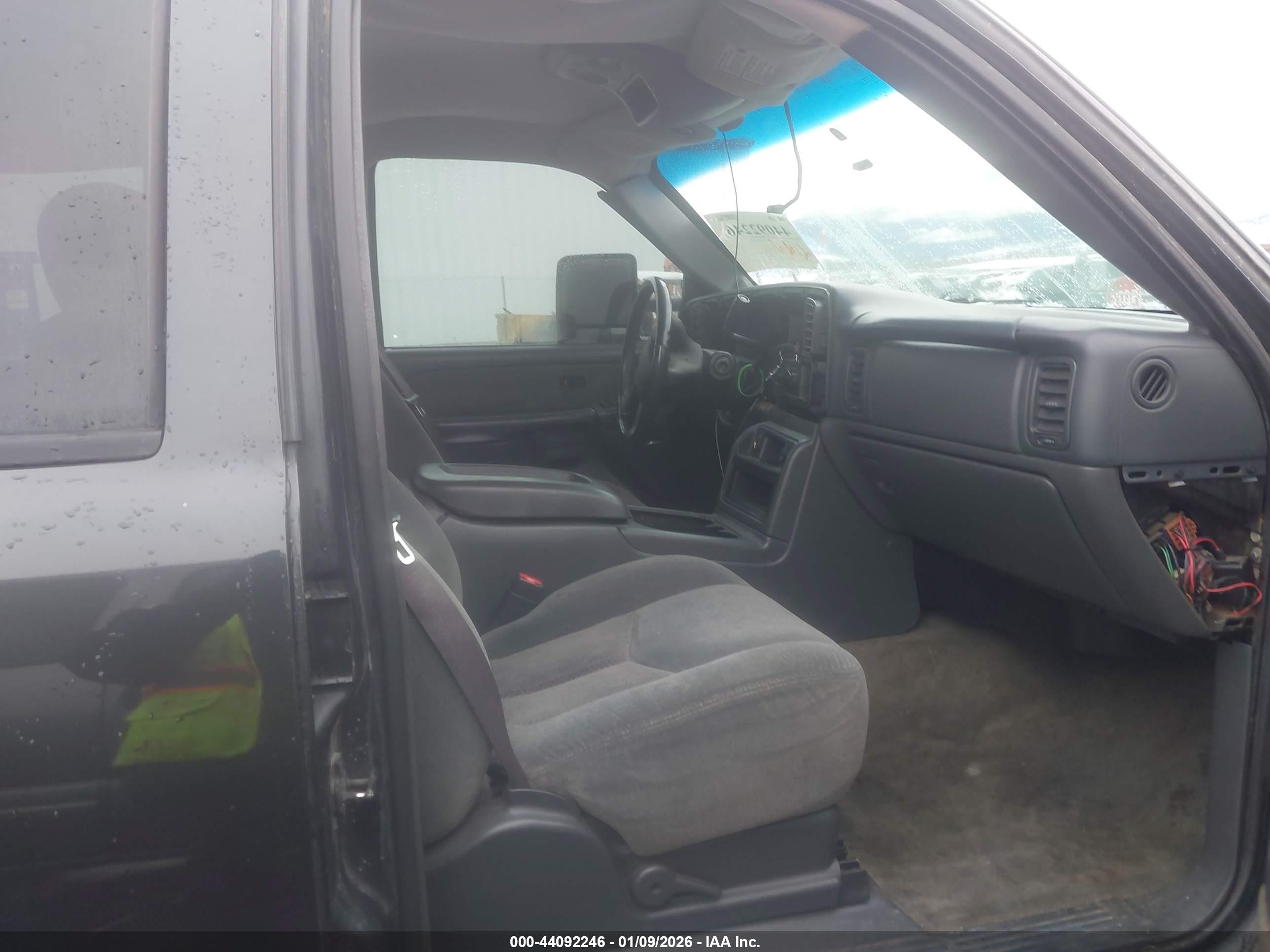 CHEVROLET SILVERADO image 5
