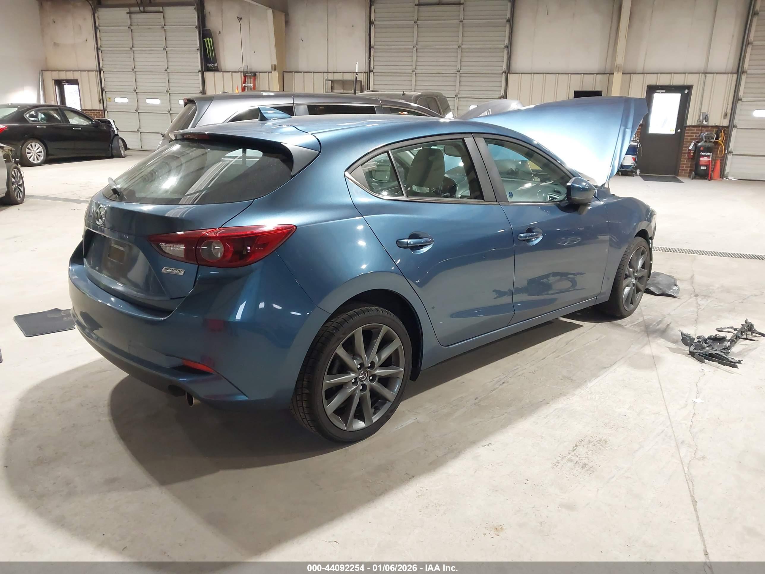 MAZDA MAZDA3 image 4