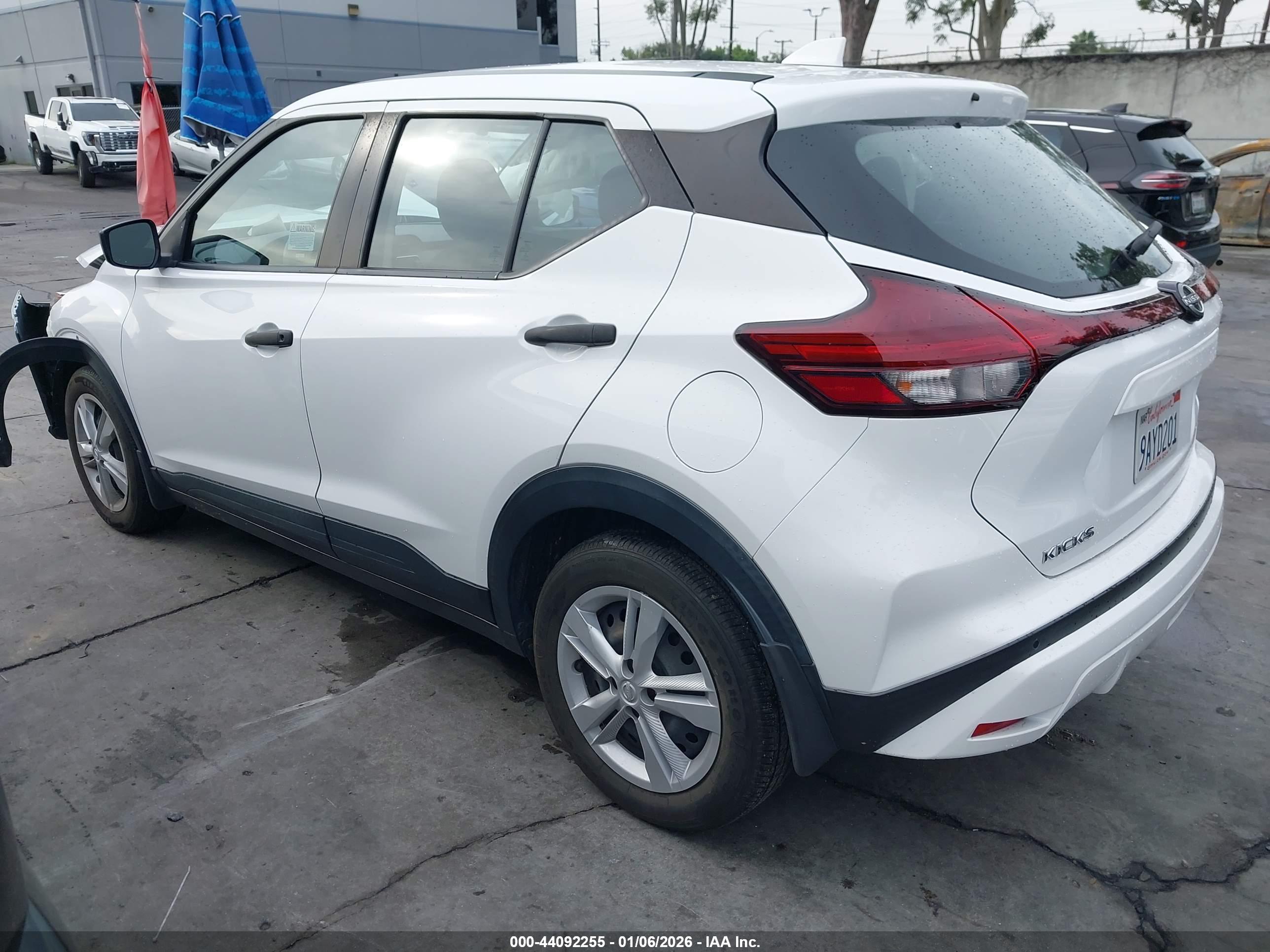 NISSAN KICKS image 3