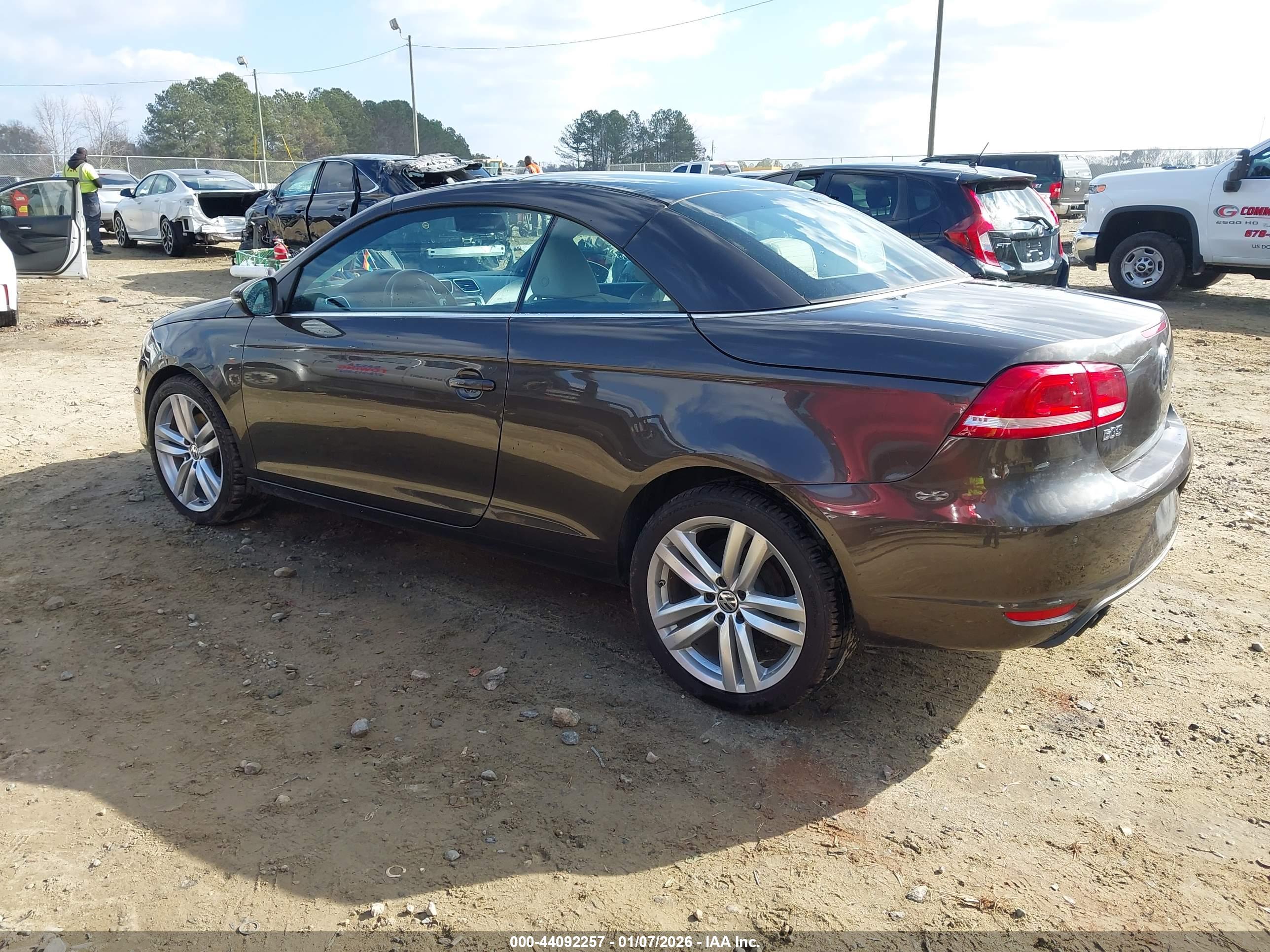 VOLKSWAGEN EOS image 3