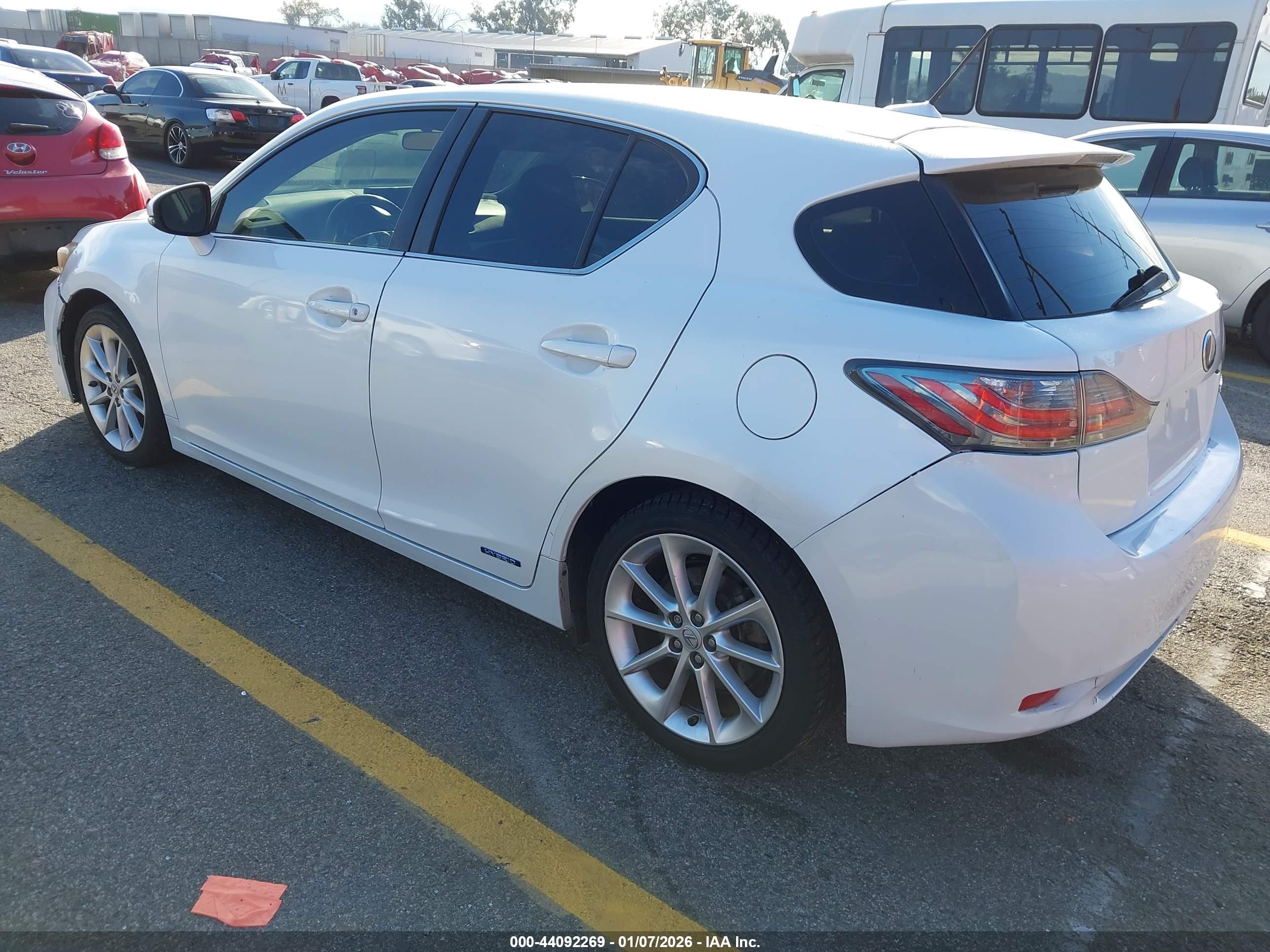 LEXUS CT image 3
