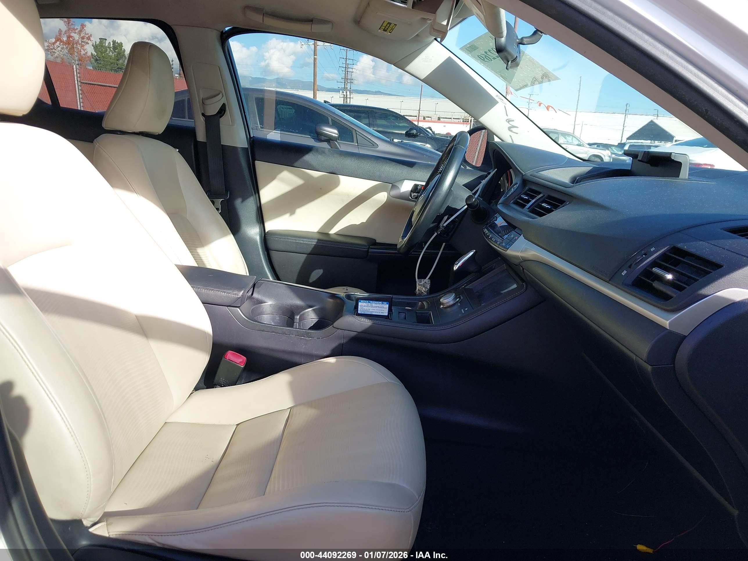 LEXUS CT image 5