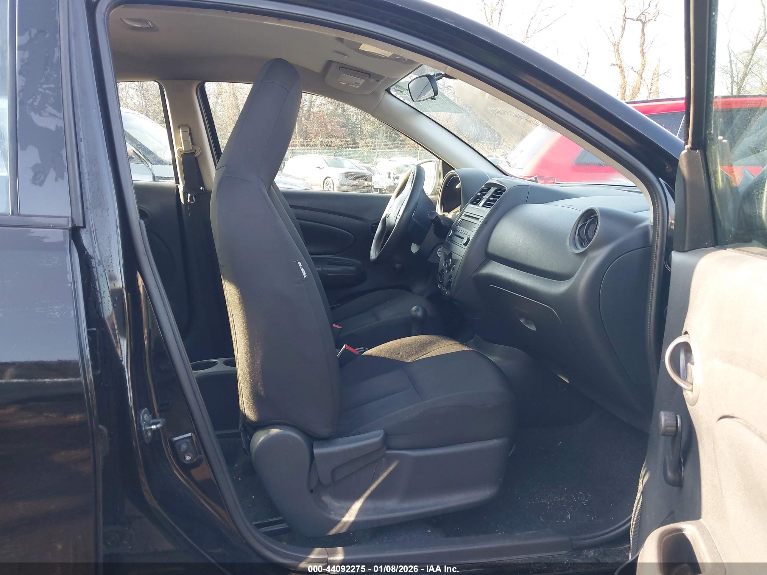 NISSAN VERSA image 5