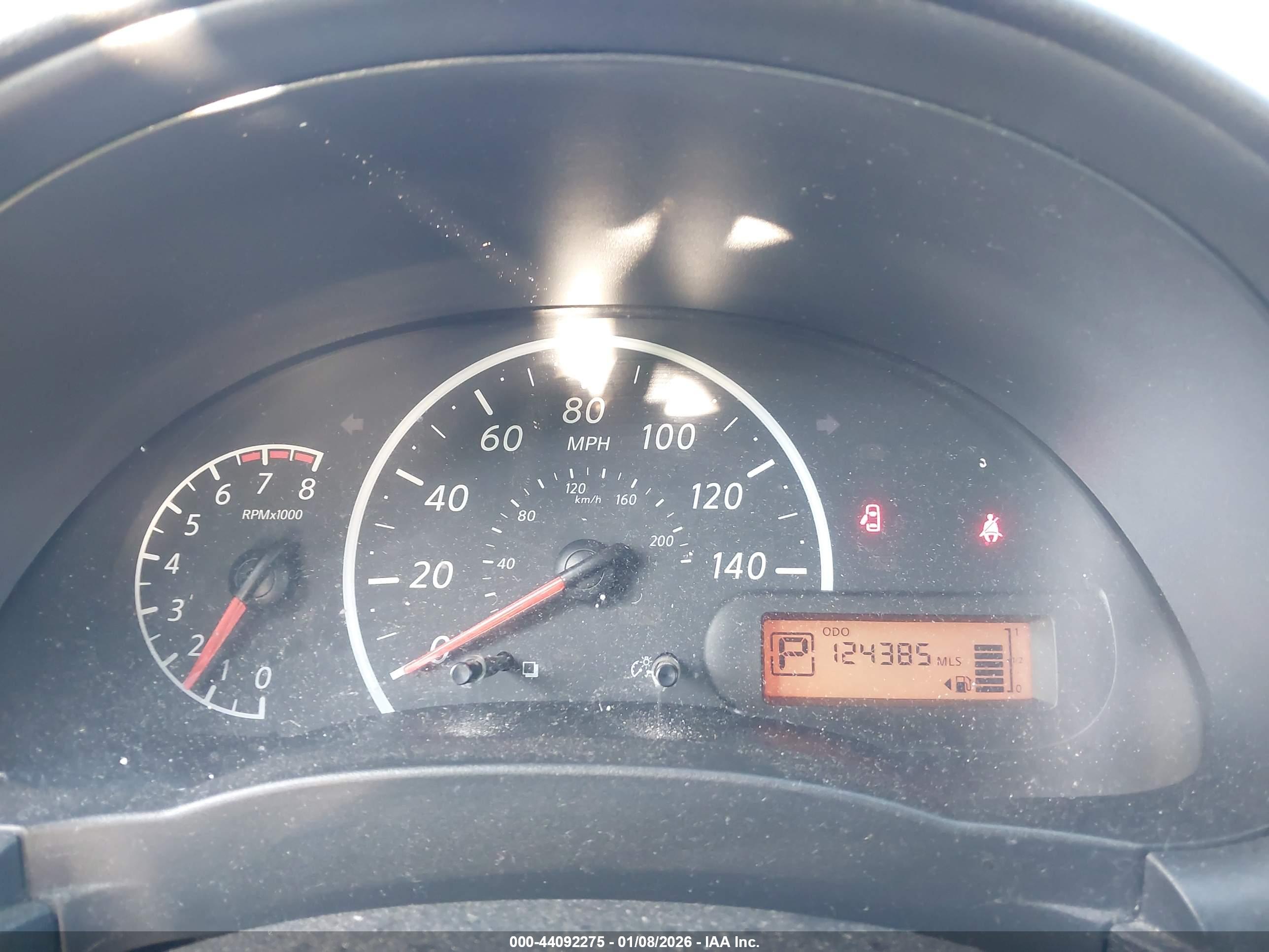 NISSAN VERSA image 7