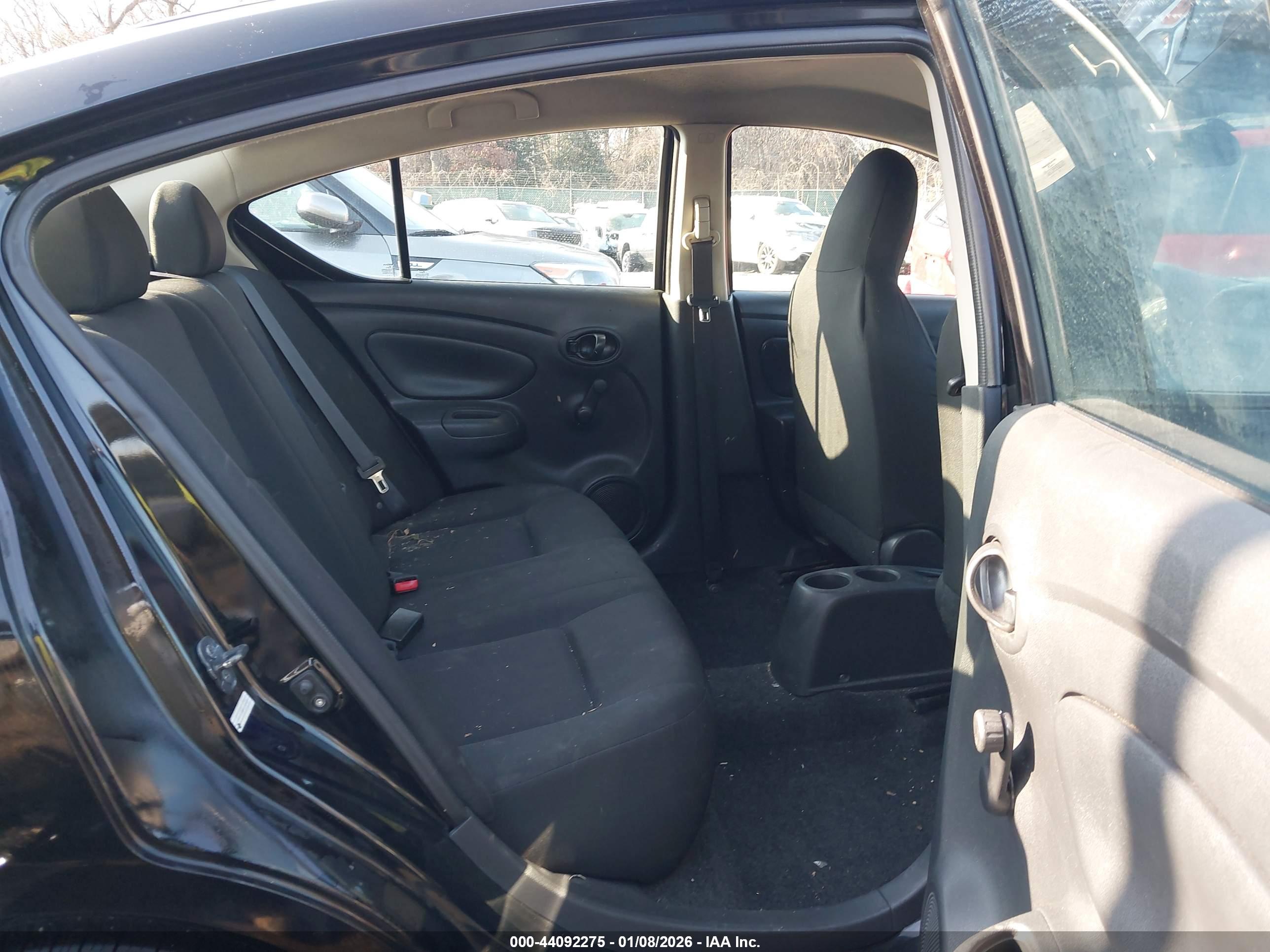 NISSAN VERSA image 8