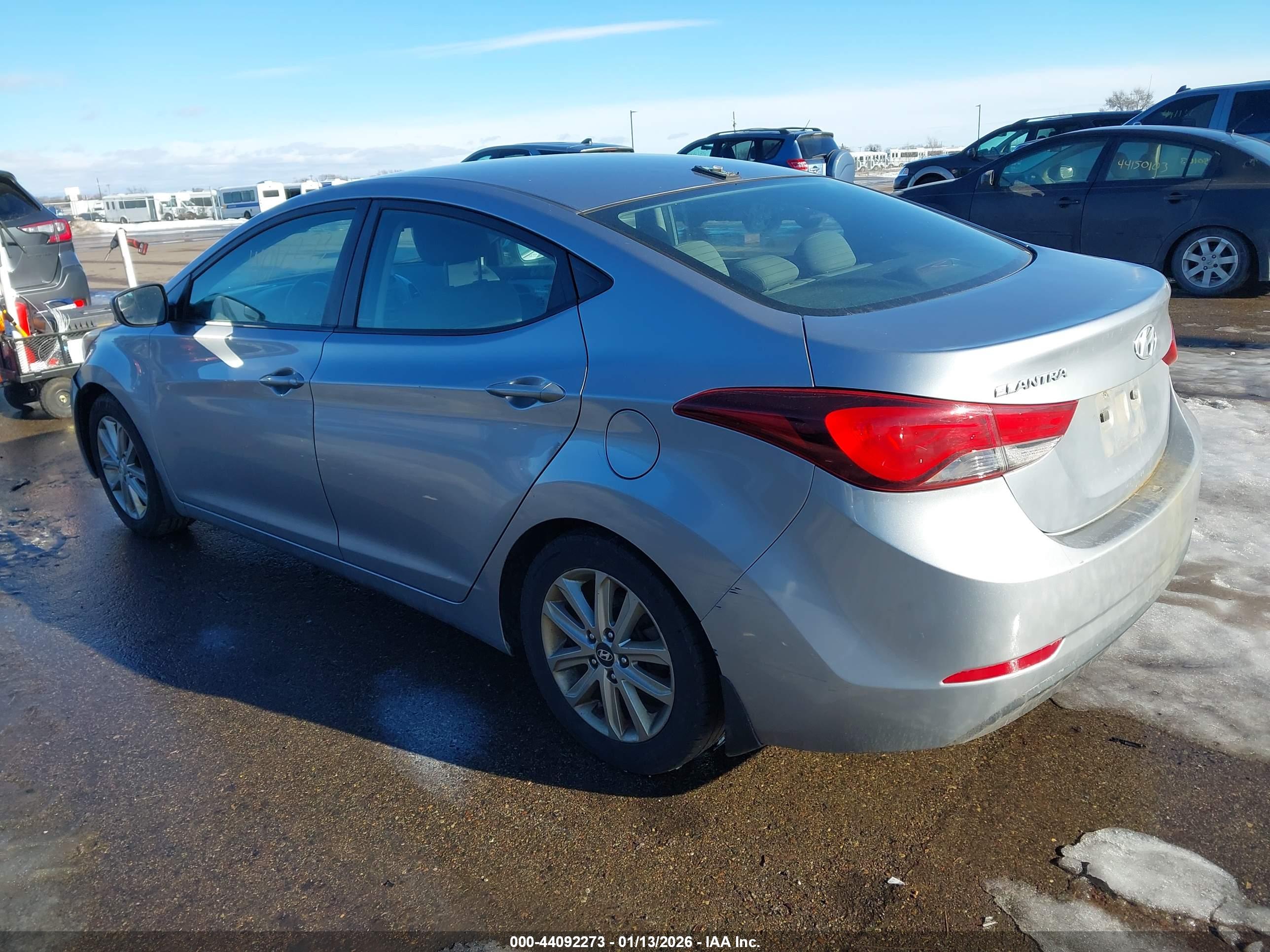 HYUNDAI ELANTRA image 3