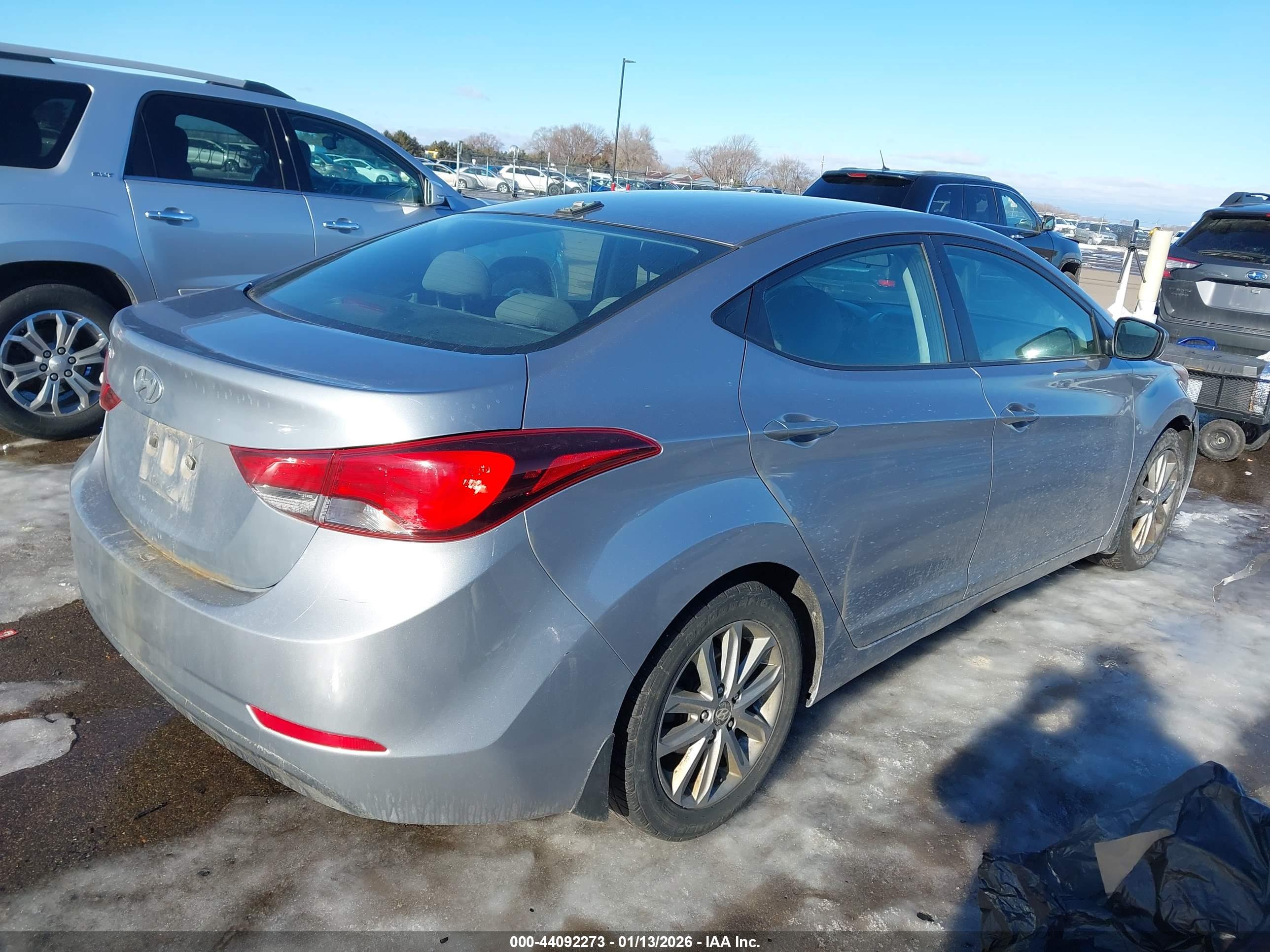 HYUNDAI ELANTRA image 4