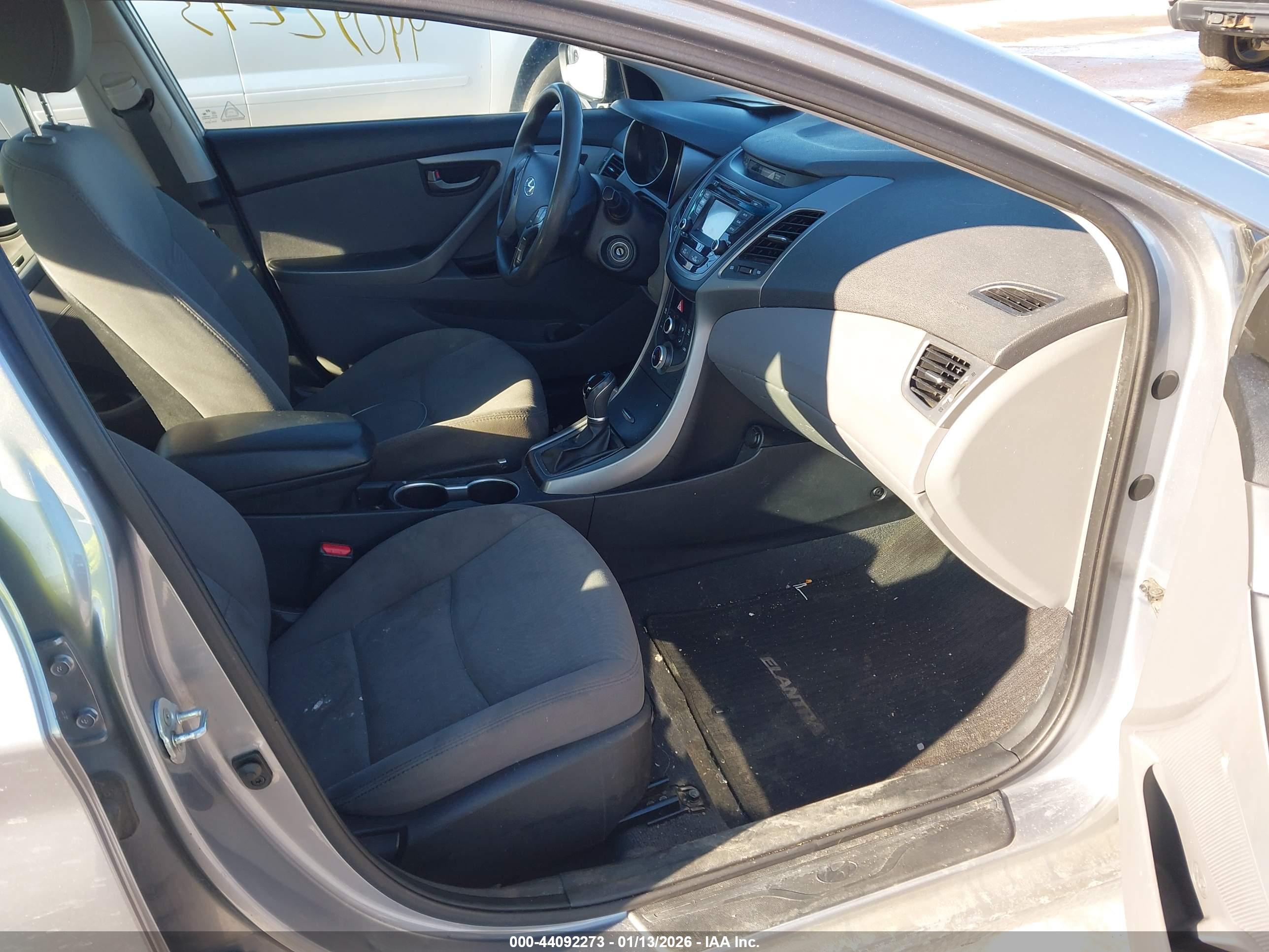 HYUNDAI ELANTRA image 5