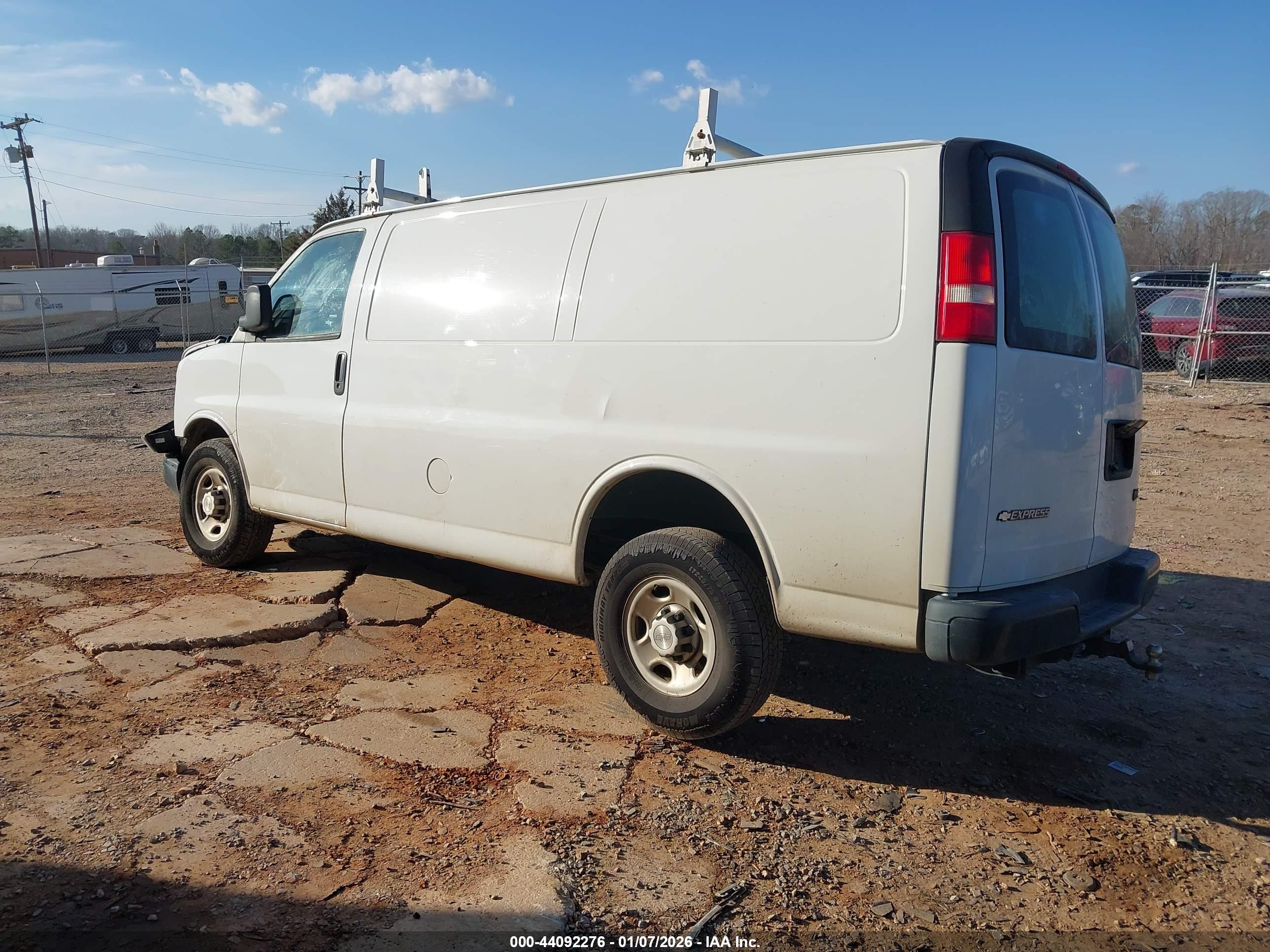CHEVROLET EXPRESS image 3