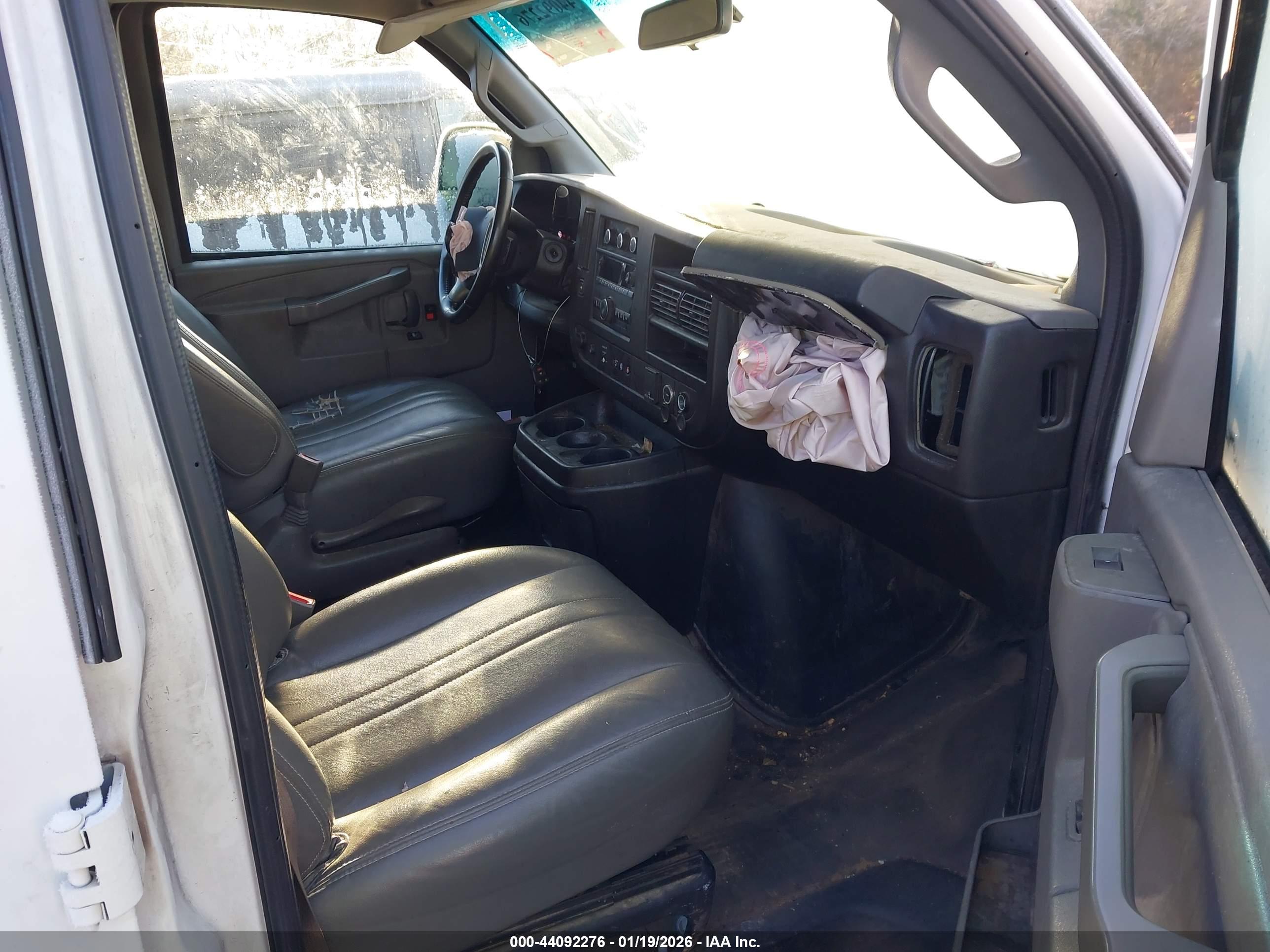 CHEVROLET EXPRESS image 5