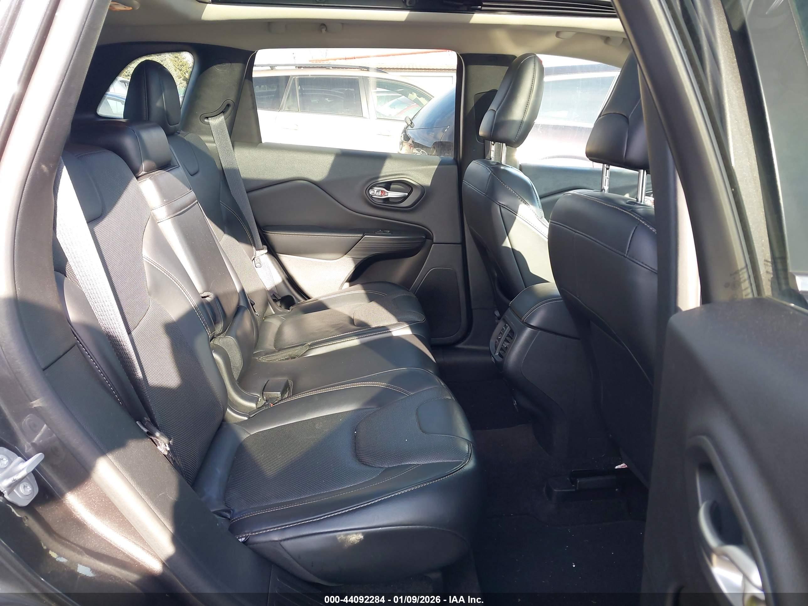 JEEP CHEROKEE image 8