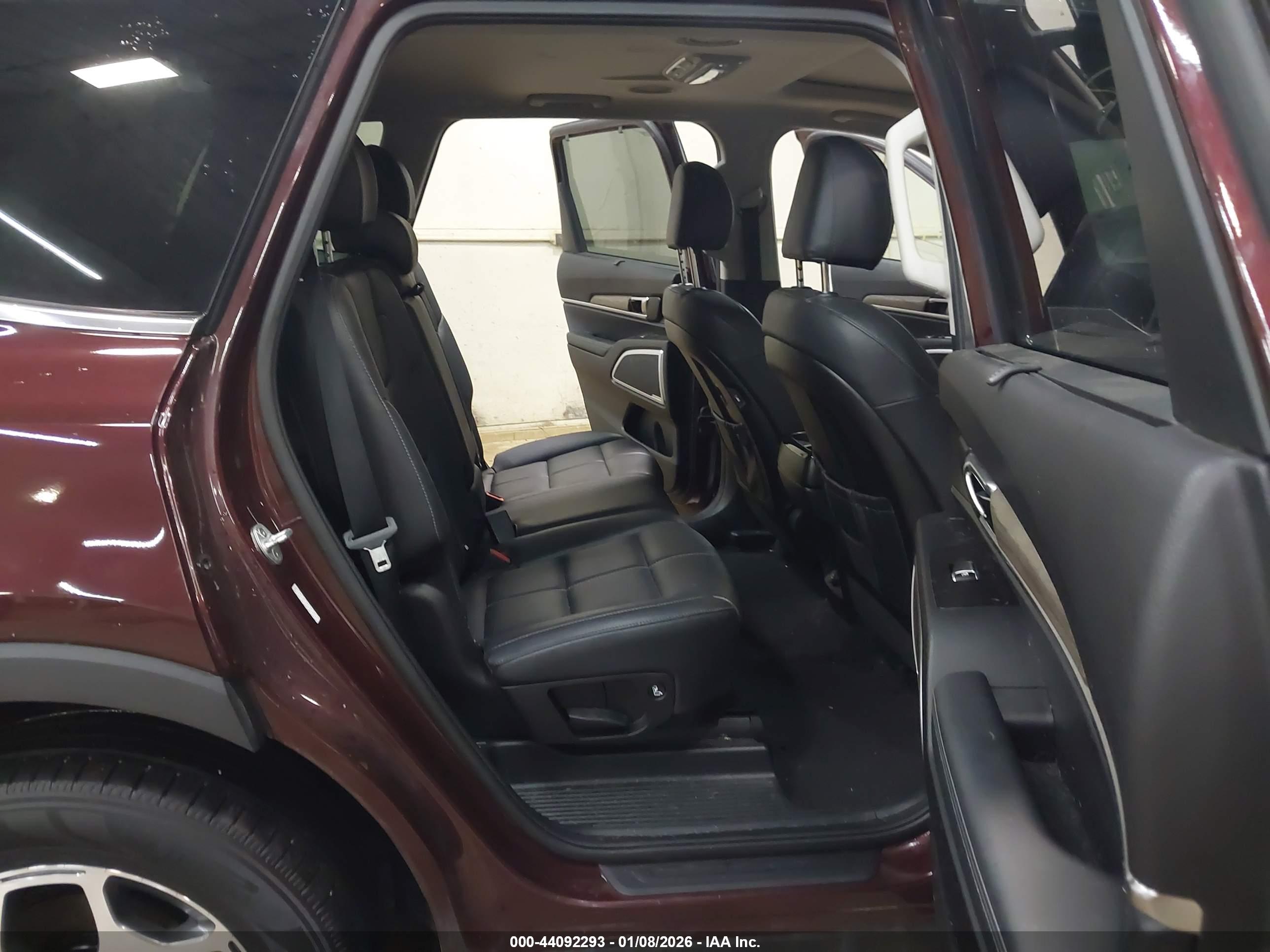 KIA TELLURIDE image 8