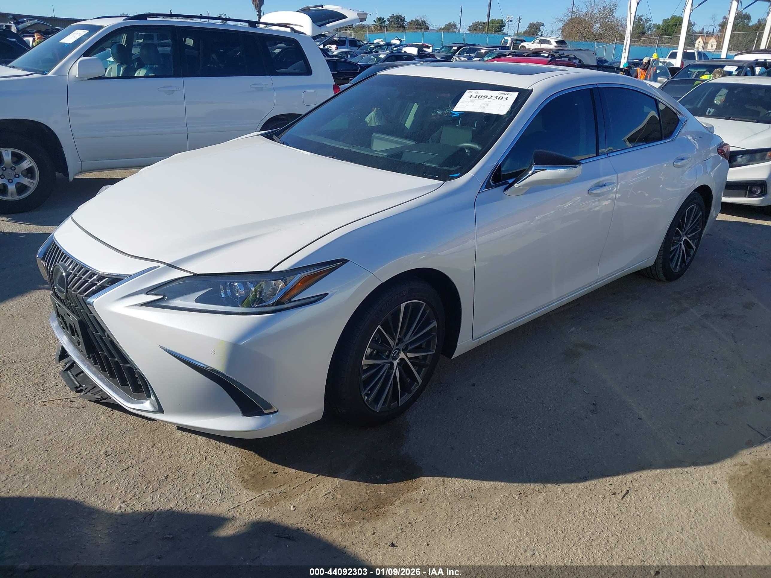 LEXUS ES image 2