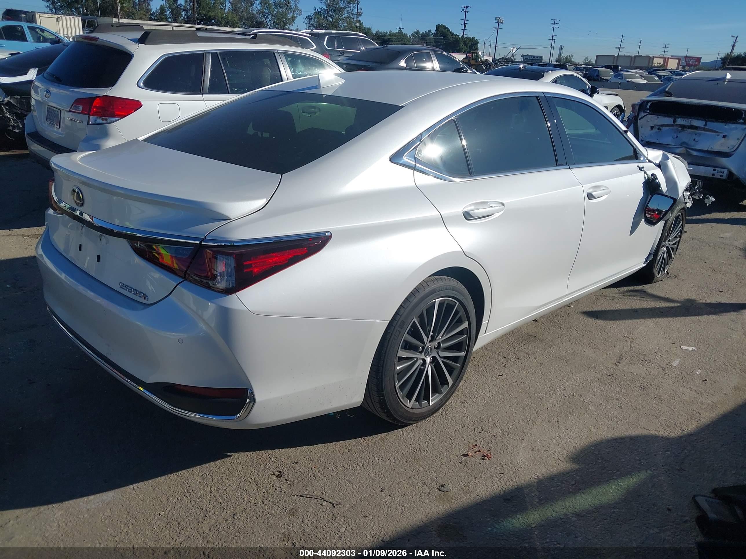LEXUS ES image 4