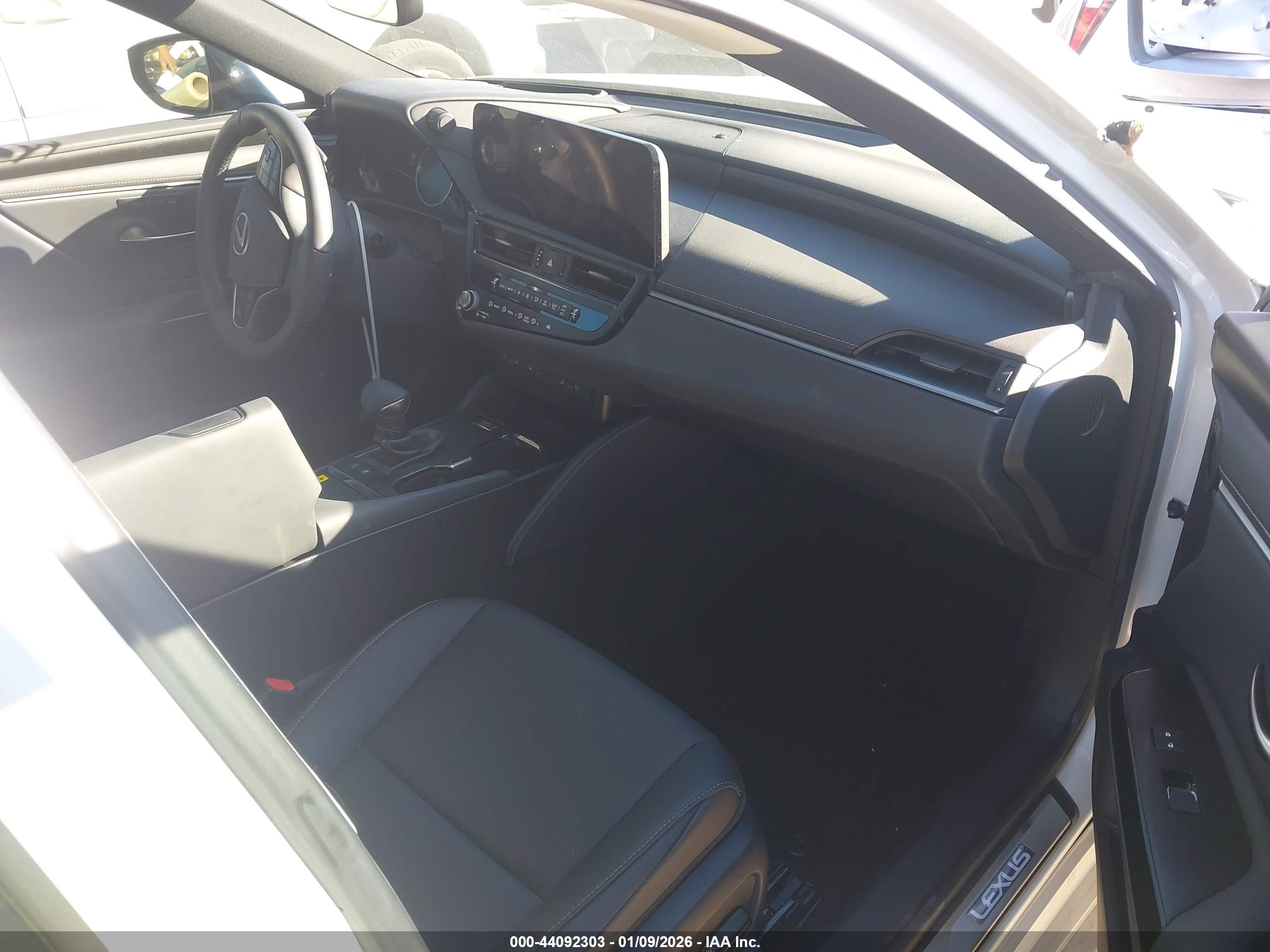 LEXUS ES image 5