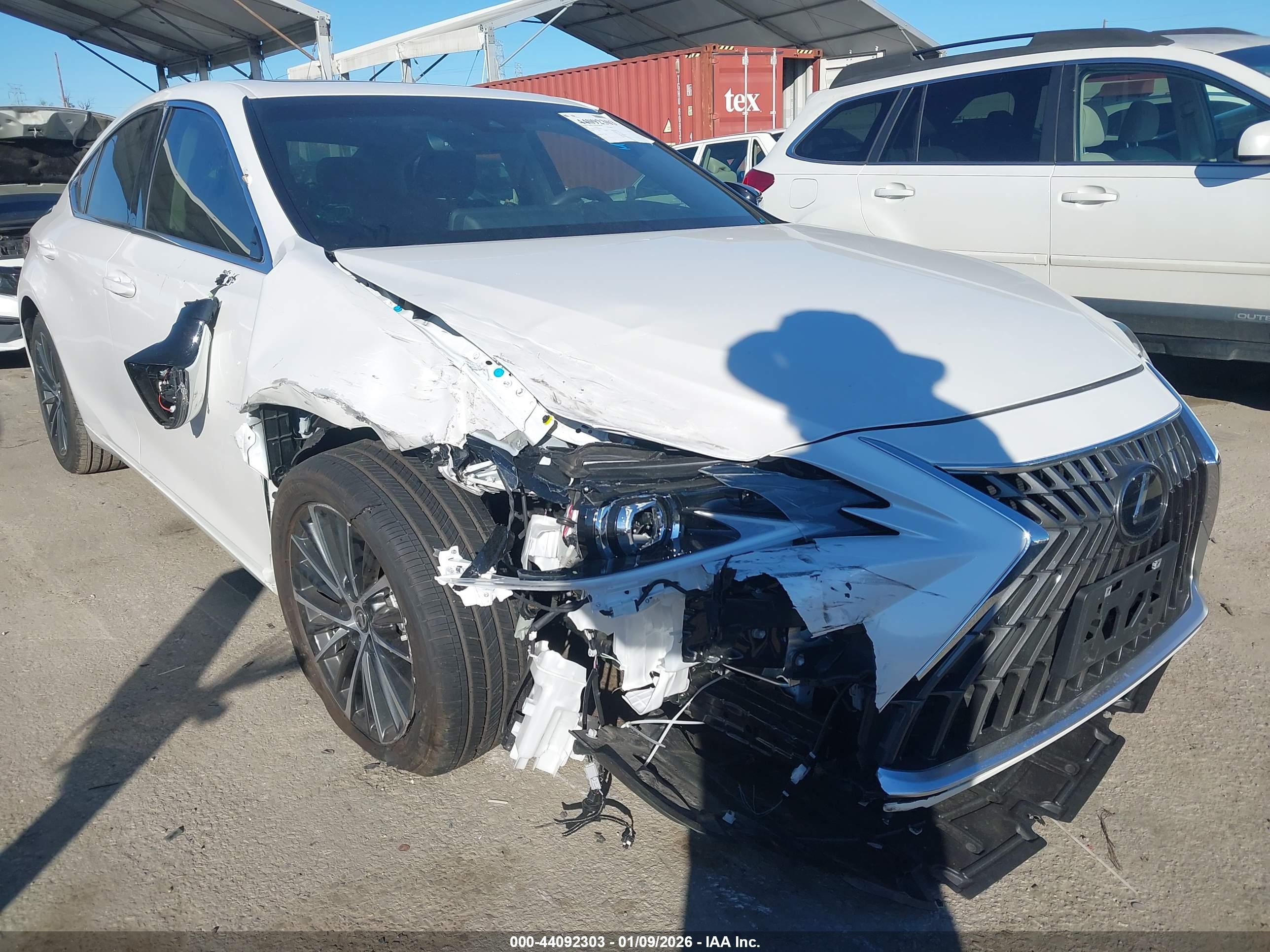 LEXUS ES image 6