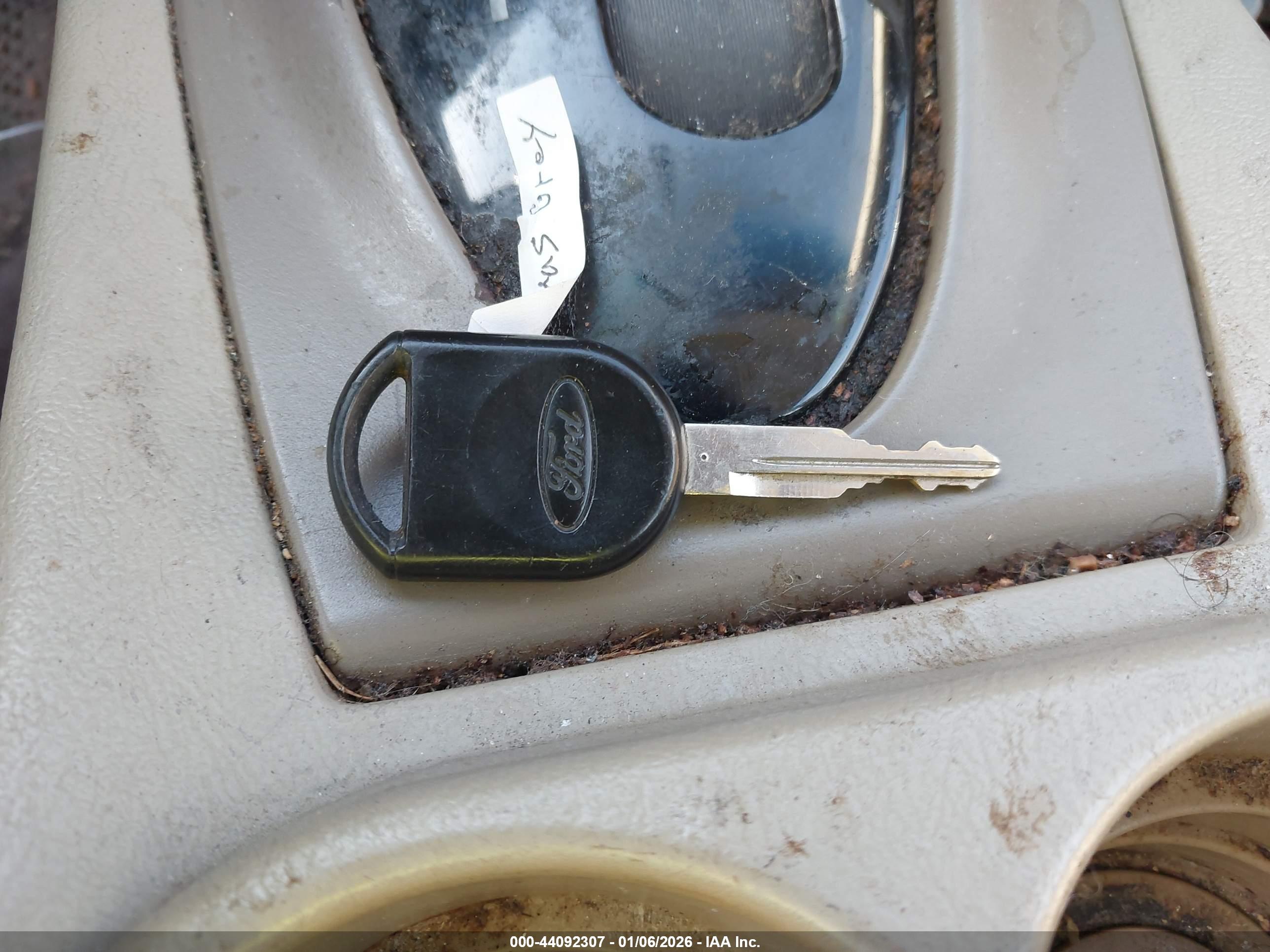 FORD TAURUS image 11