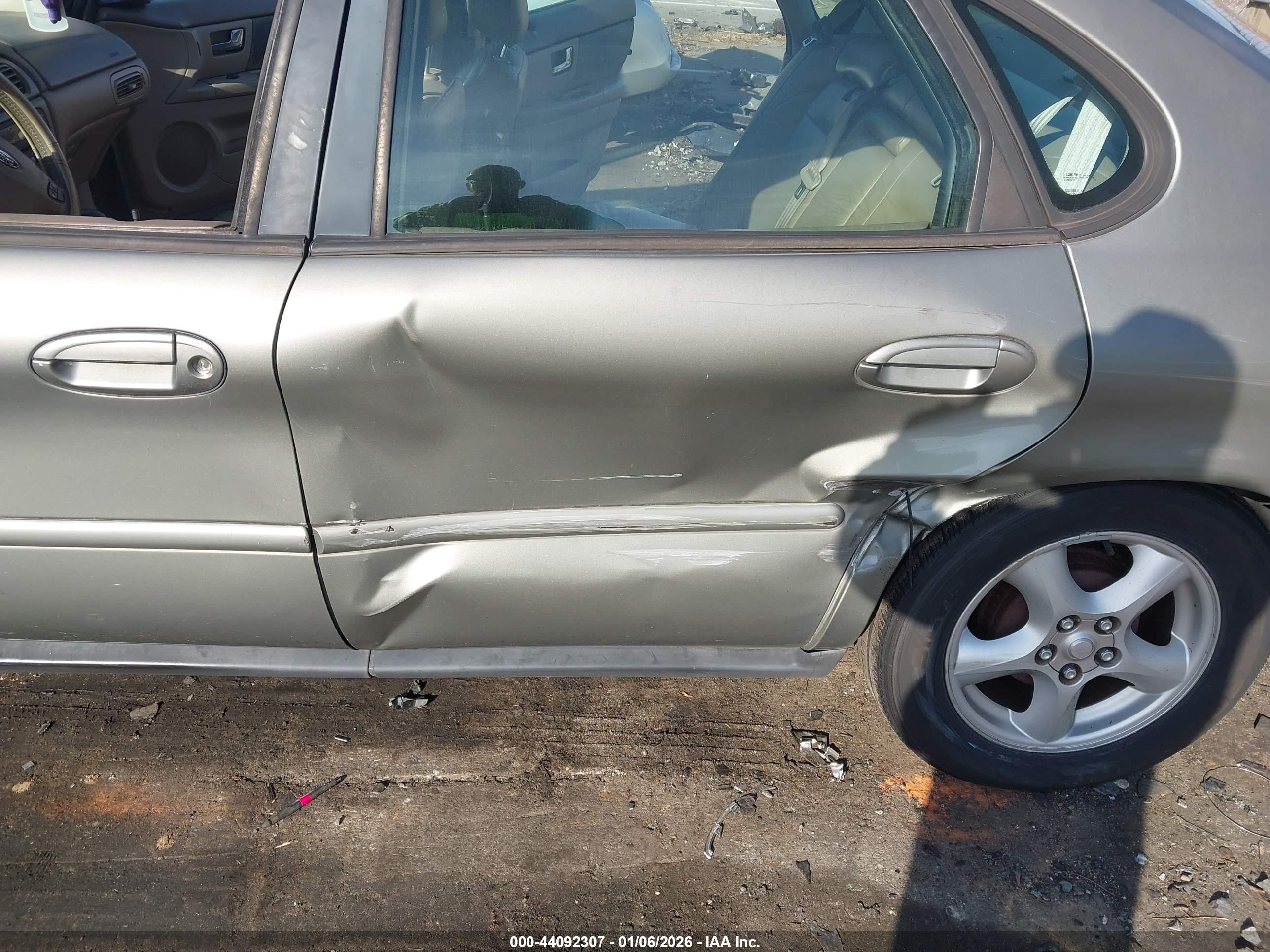 FORD TAURUS image 6