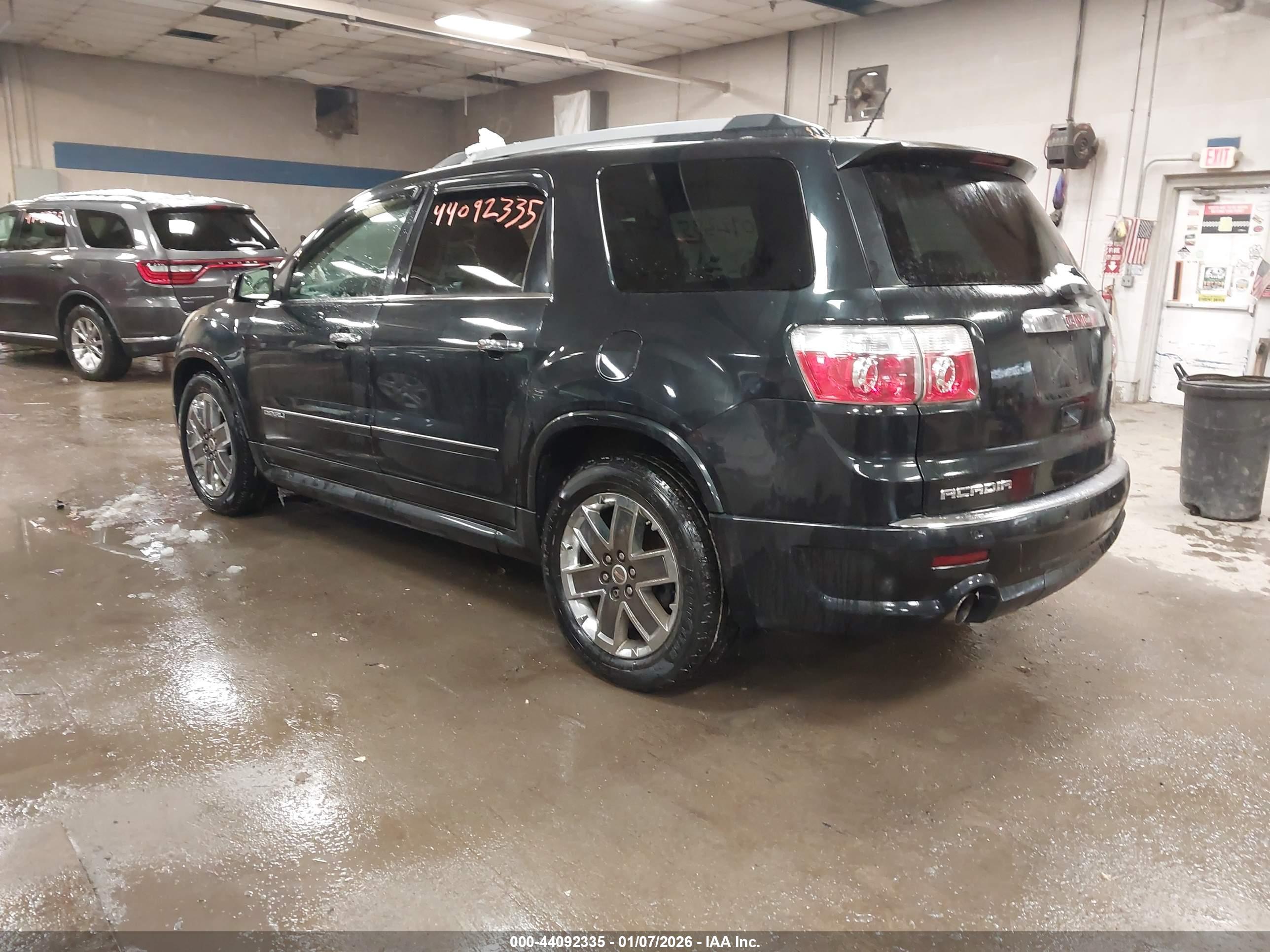 GMC ACADIA image 3