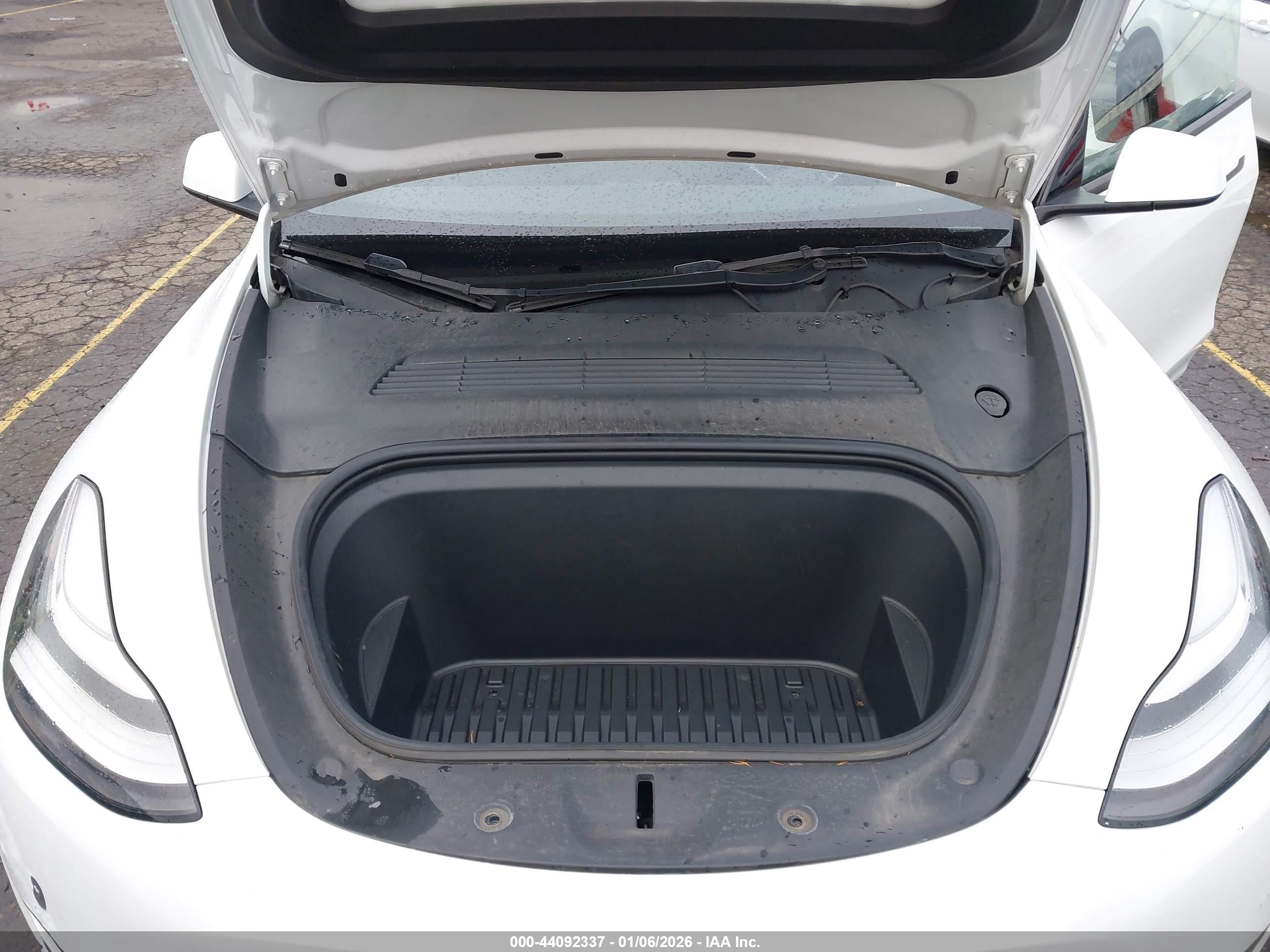 TESLA MODEL image 10